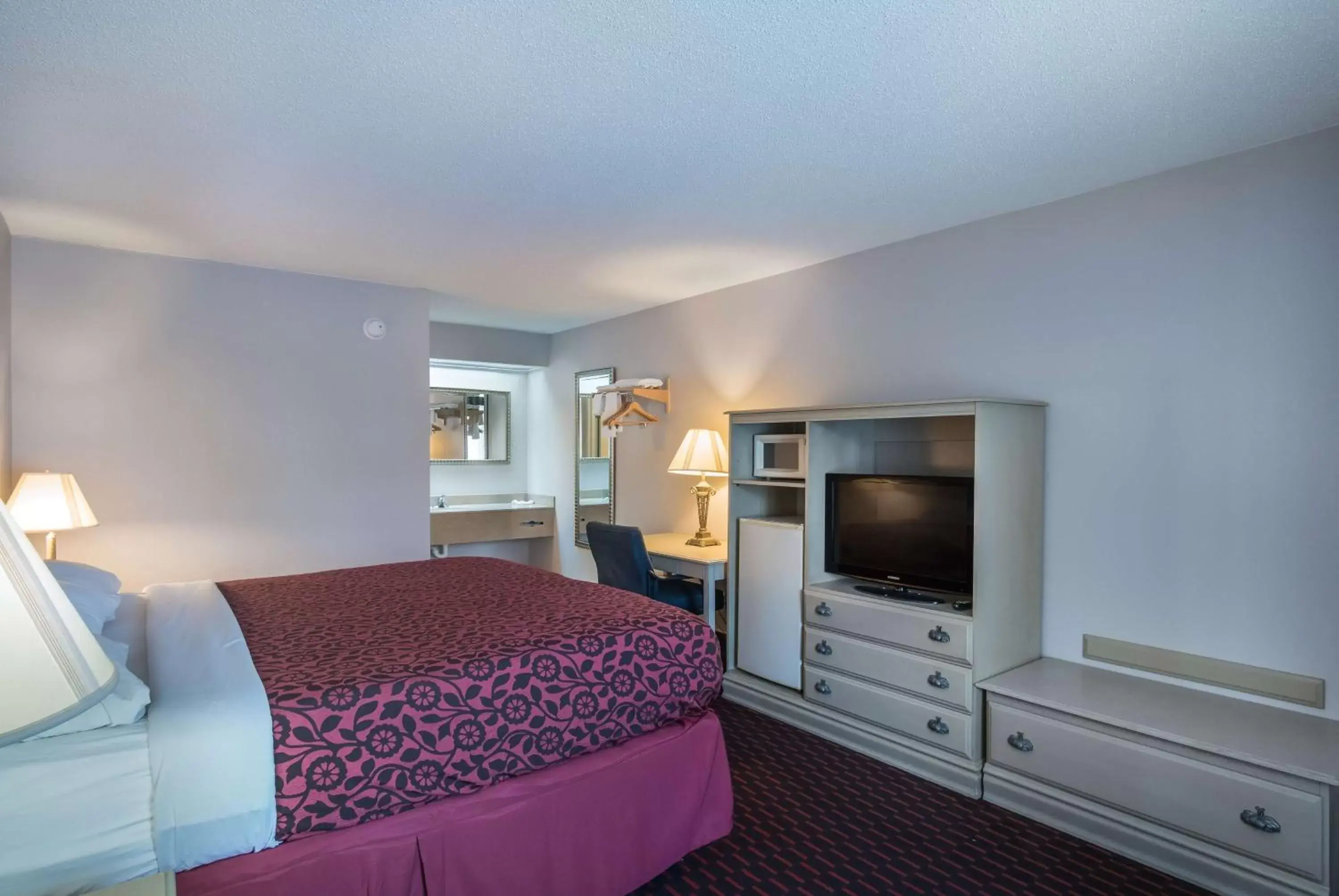 King Room - single occupancy - Disability Access - Non-Smoking in Motel 6-London, KY King Room - single occupancy - Disability Access - Non-Smoking in Motel 6-London, KY
