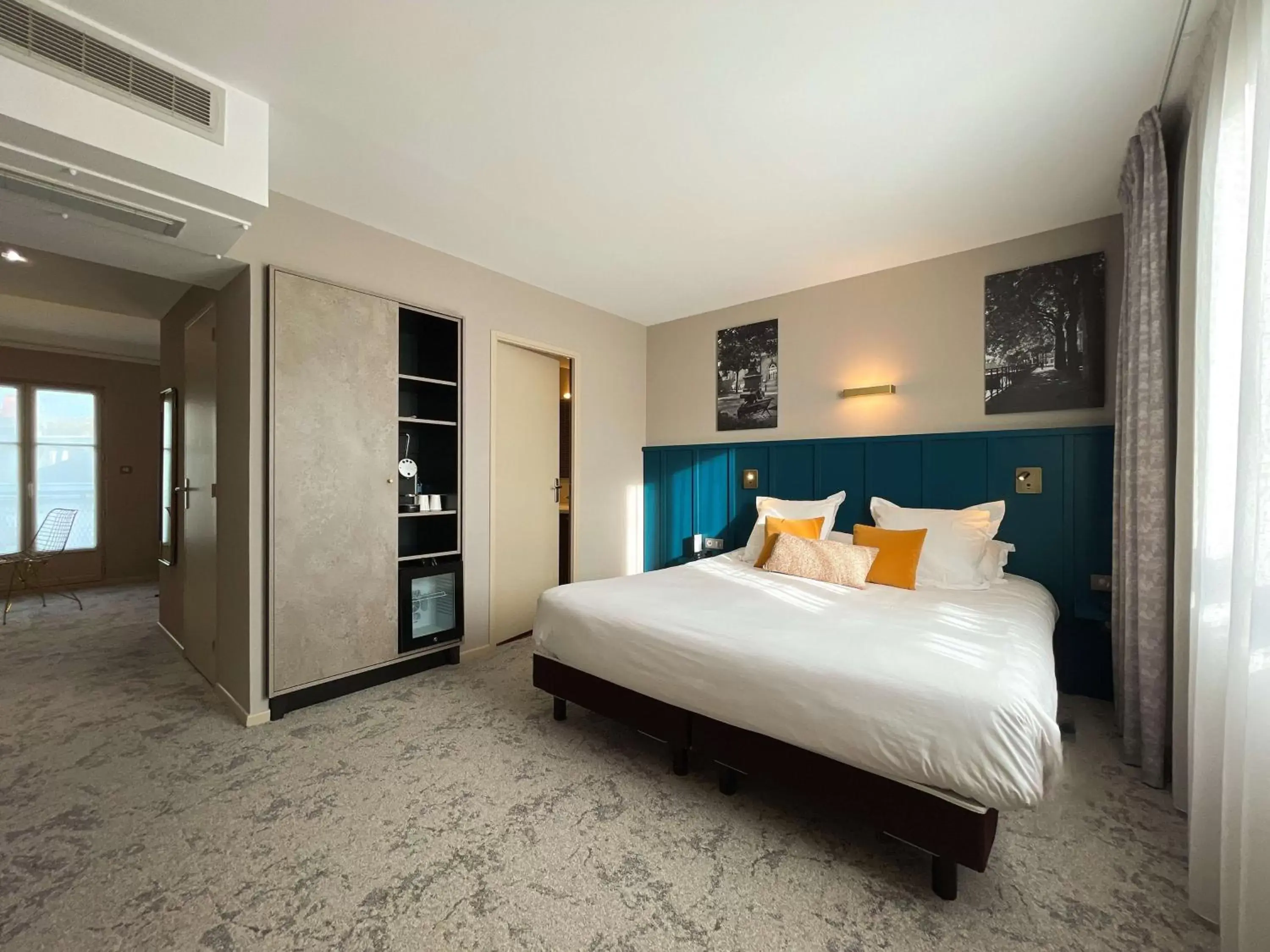 Photo of the whole room, Bed in Best Western Plus Hotel Kregenn