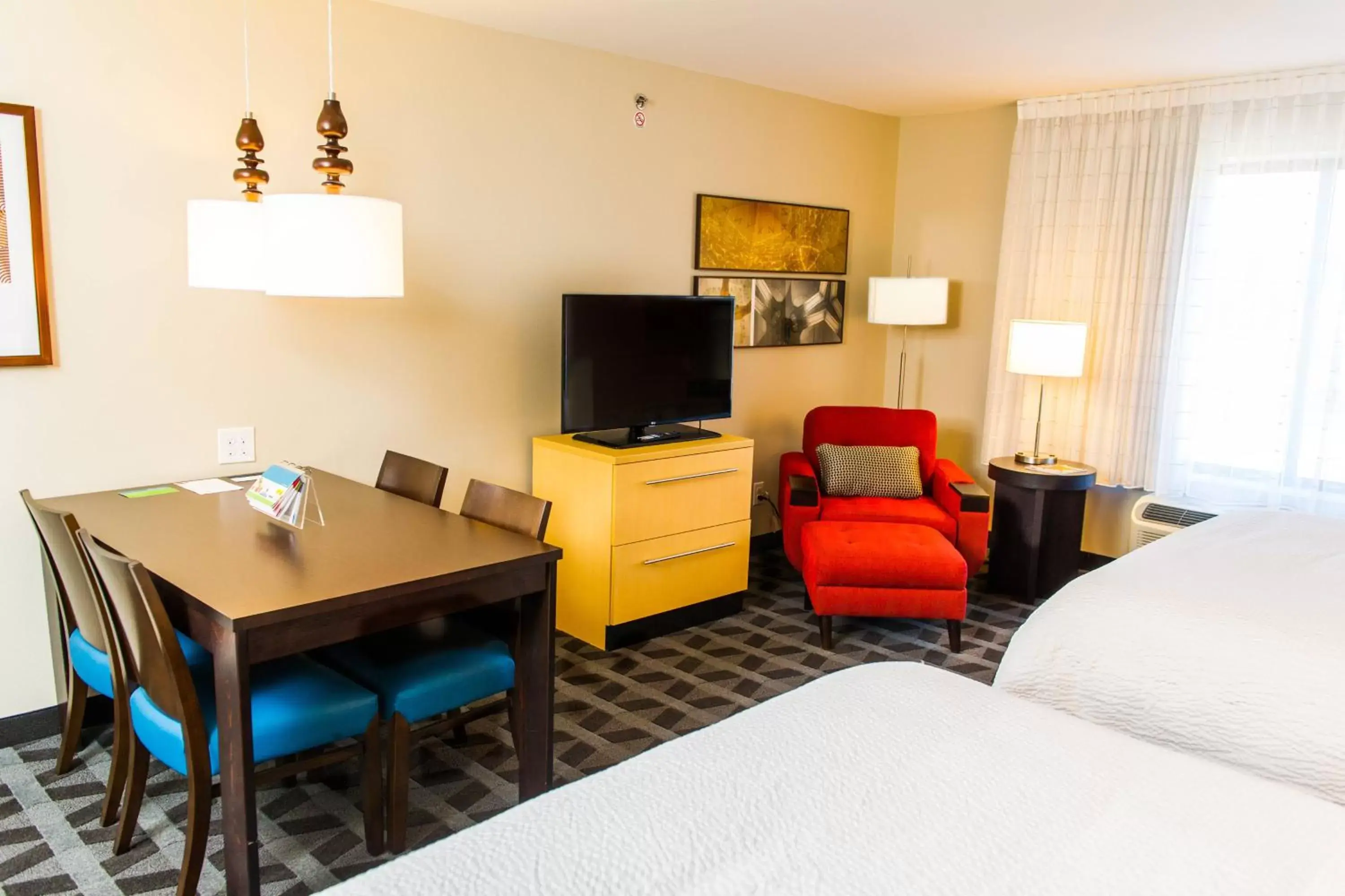 Photo of the whole room, TV/Entertainment Center in TownePlace Suites by Marriott Columbia Northwest/Harbison