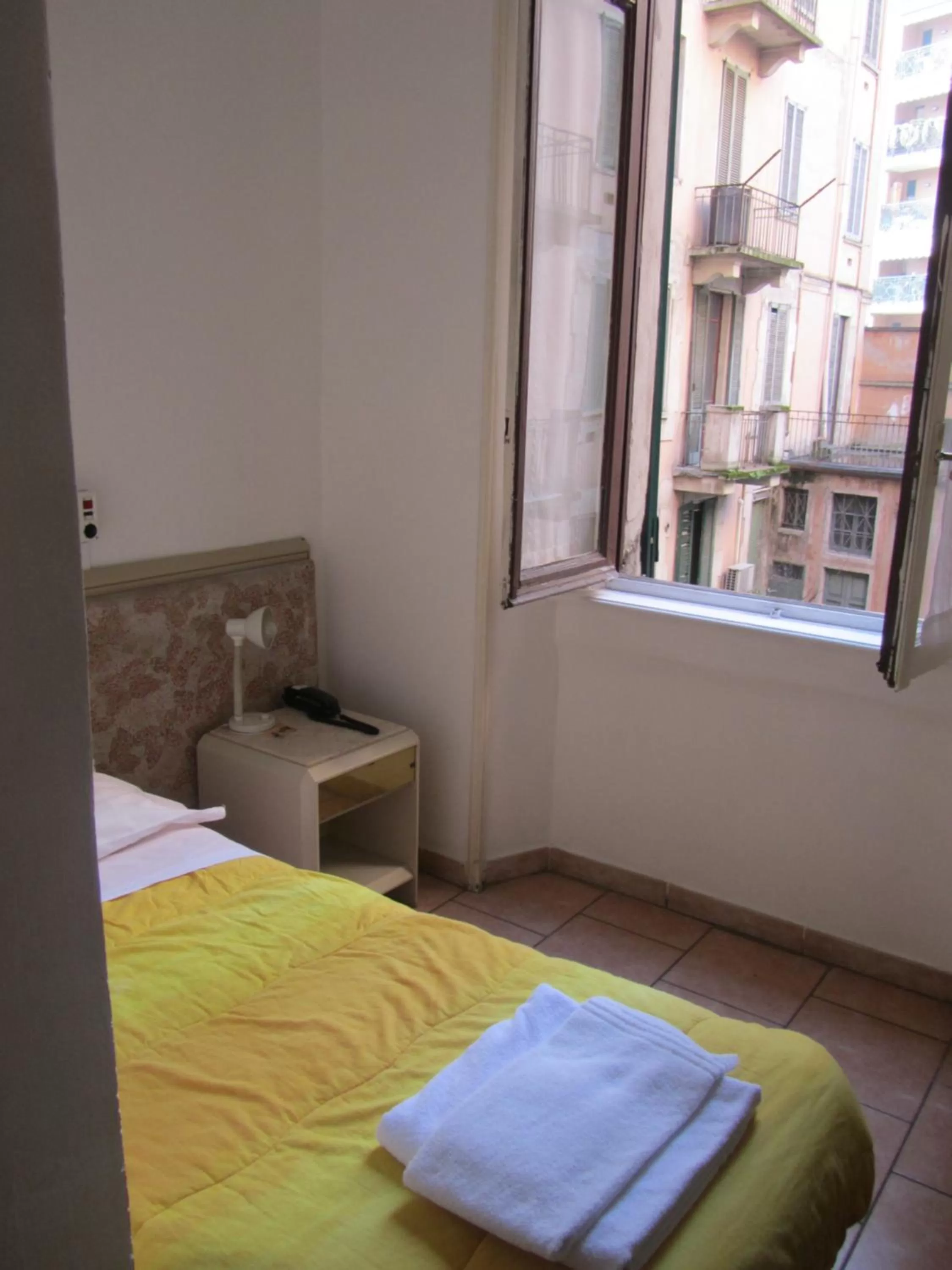 Bed in Hotel Gambara