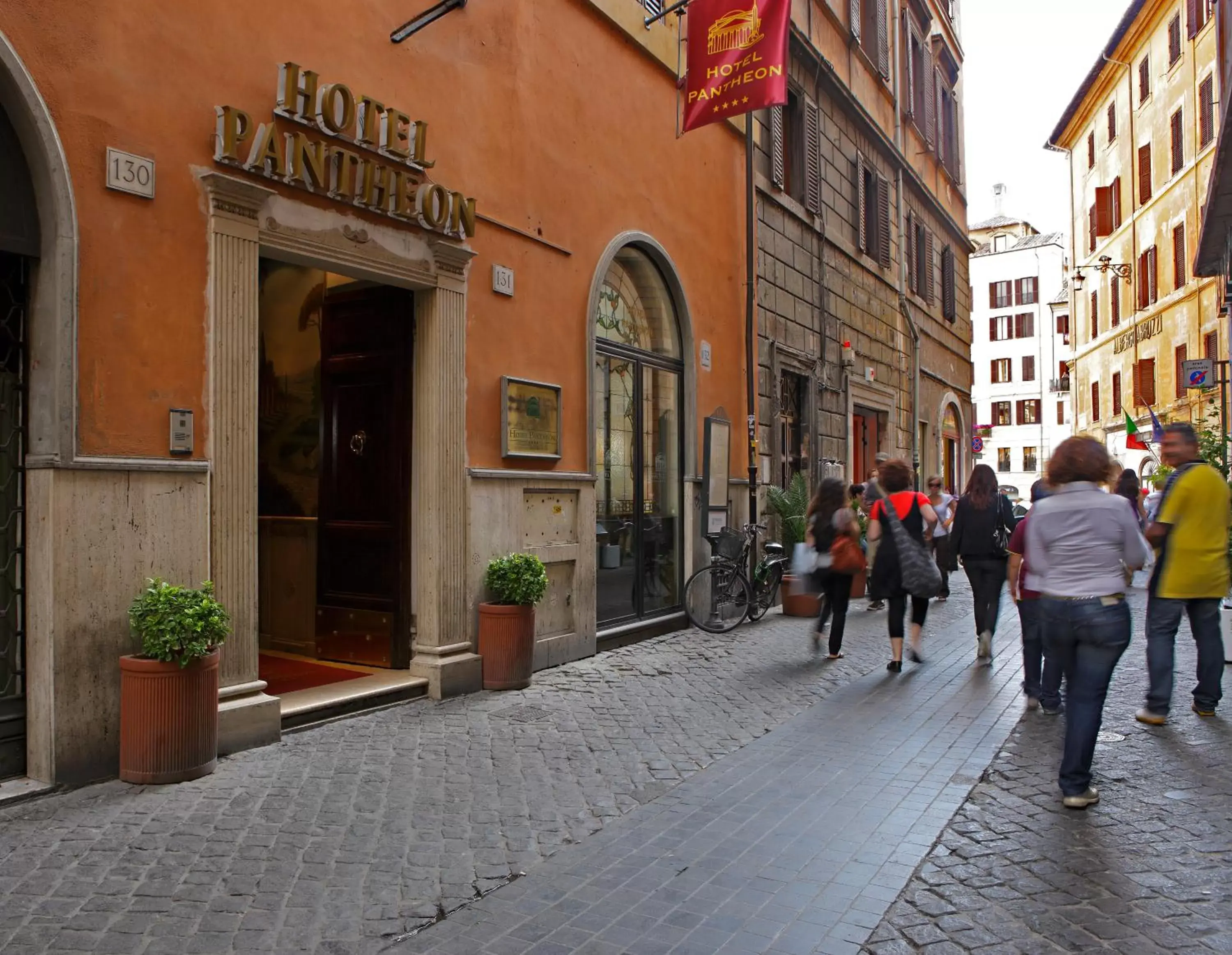 Facade/entrance in Hotel Pantheon