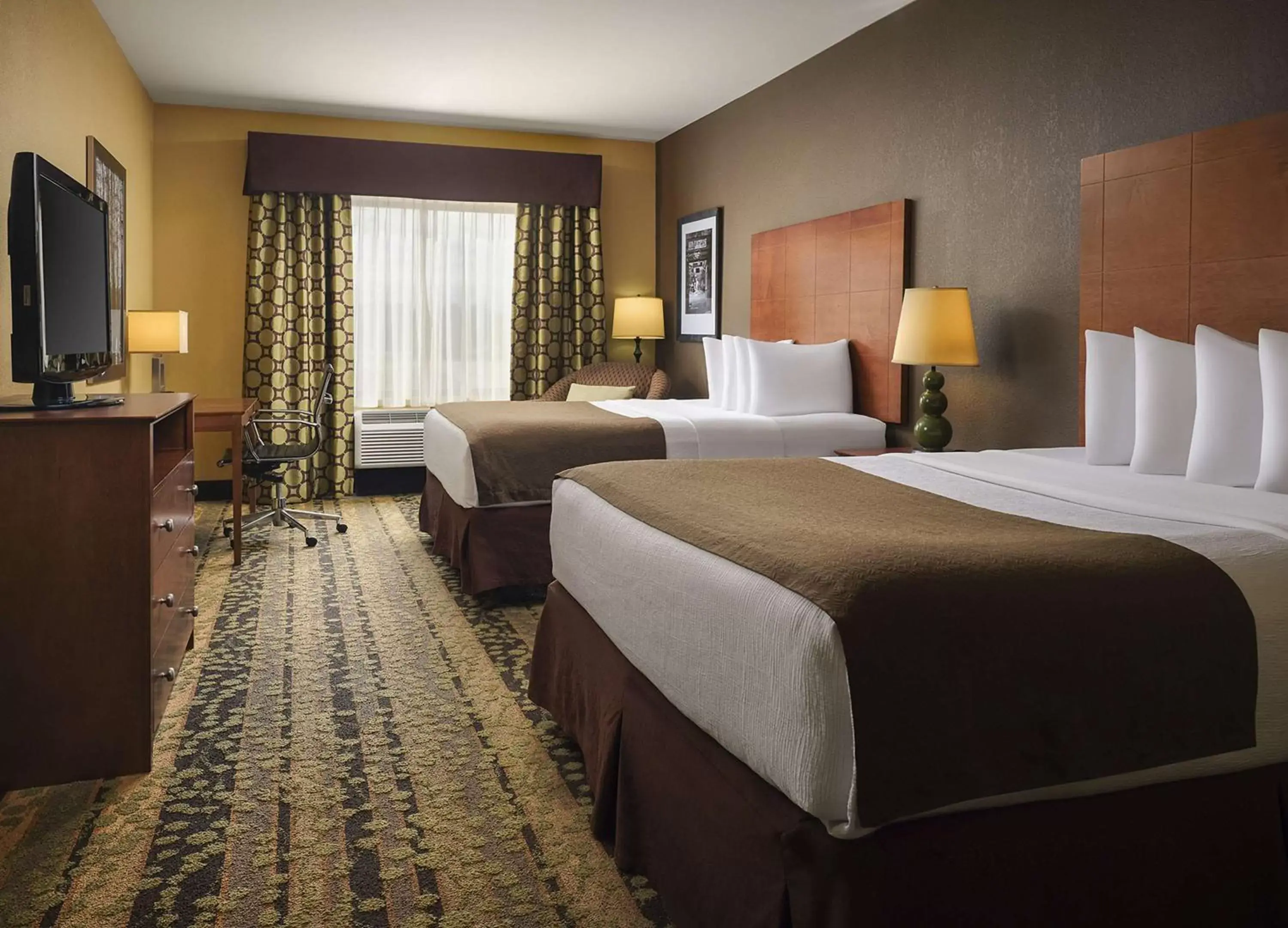 Bedroom in Best Western Plus Tupelo Inn & Suites