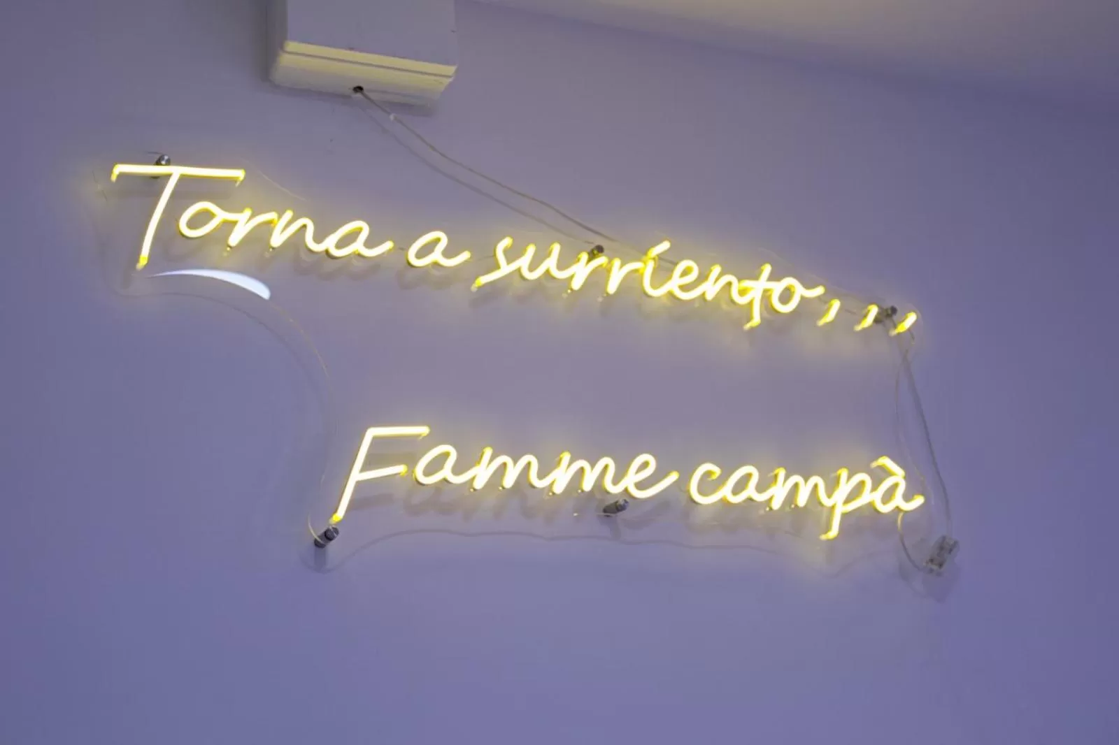 Text overlay in SORRENTO HOME