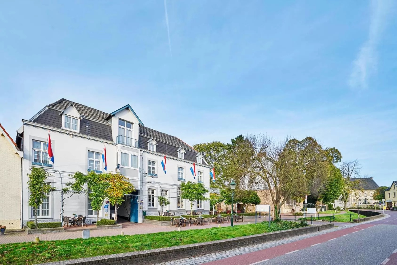 Facade/entrance in Hotel Brull