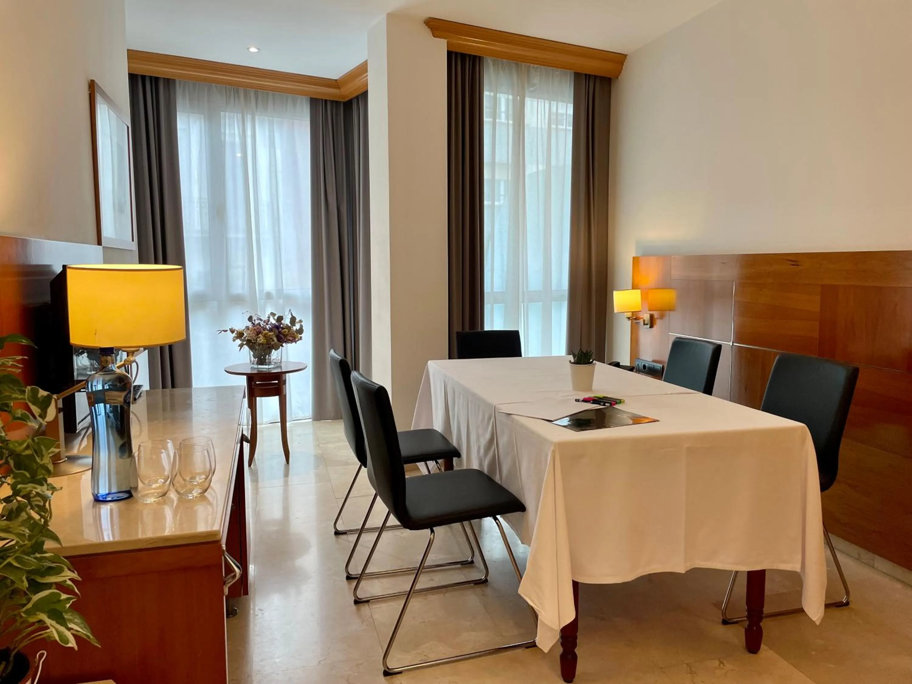 Meeting/conference room in Hotel Calasanz