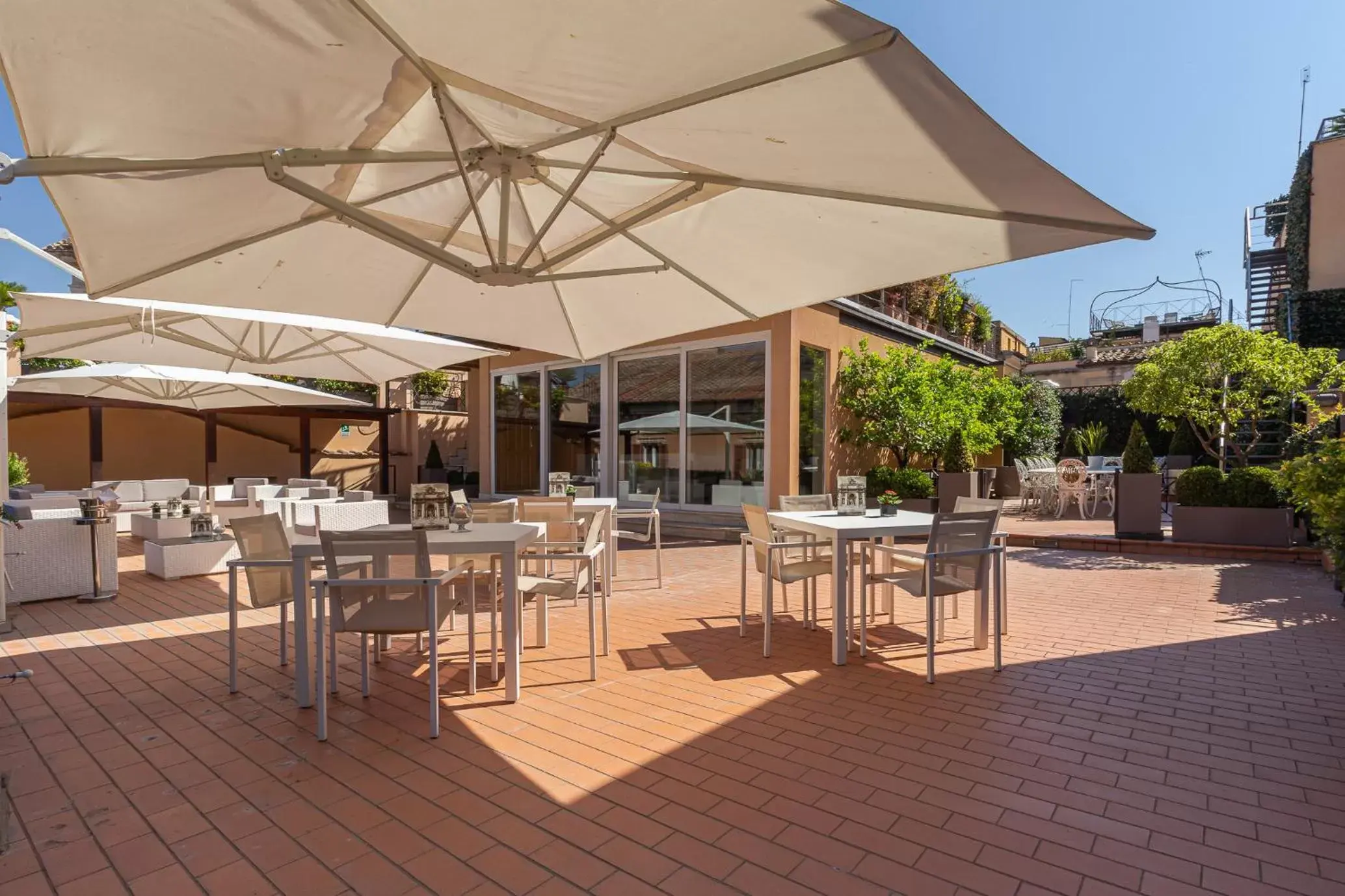 Patio, Restaurant/Places to Eat in Harry's Bar Trevi Hotel & Restaurant