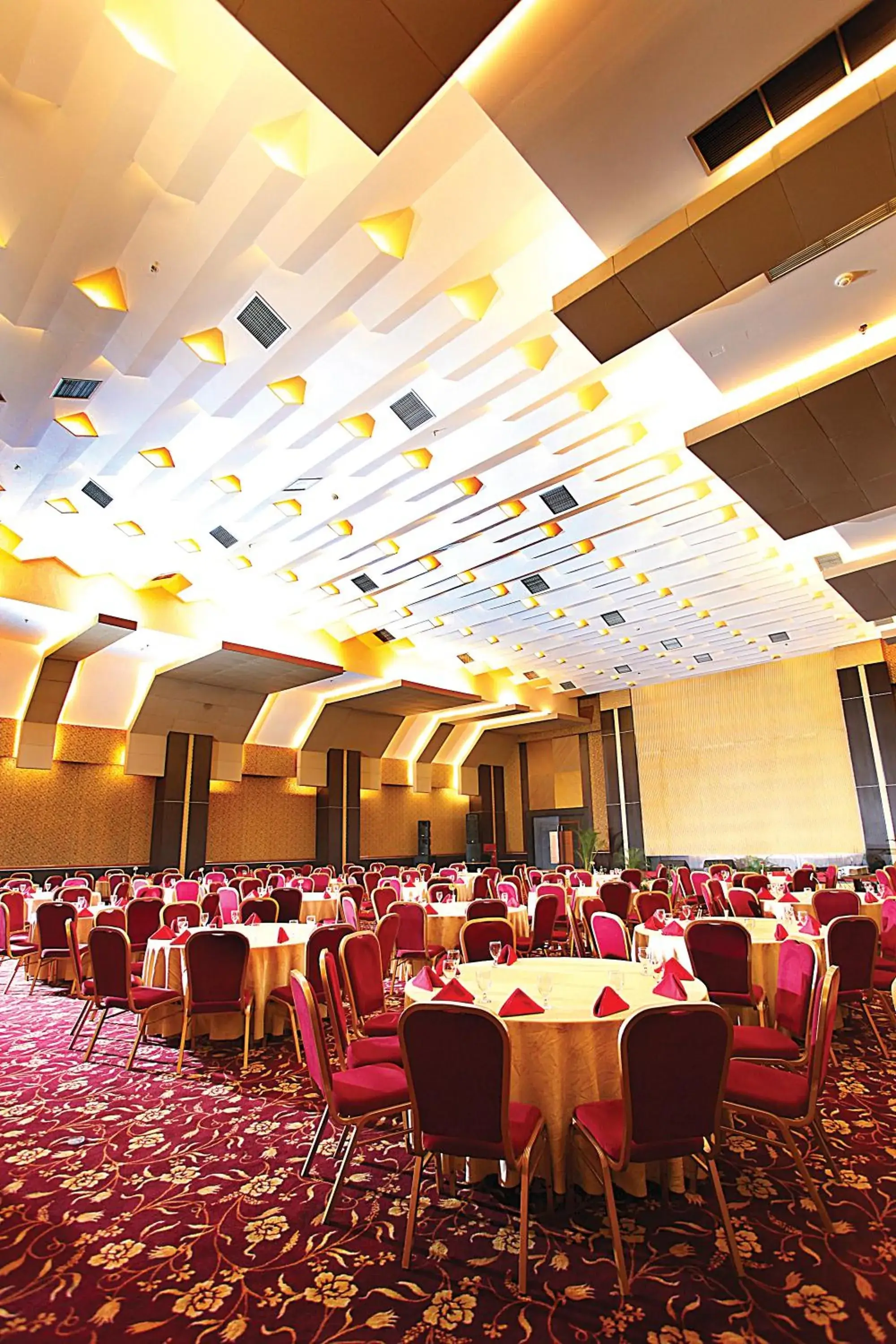 Banquet/Function facilities, Banquet Facilities in Golden Flower Hotel