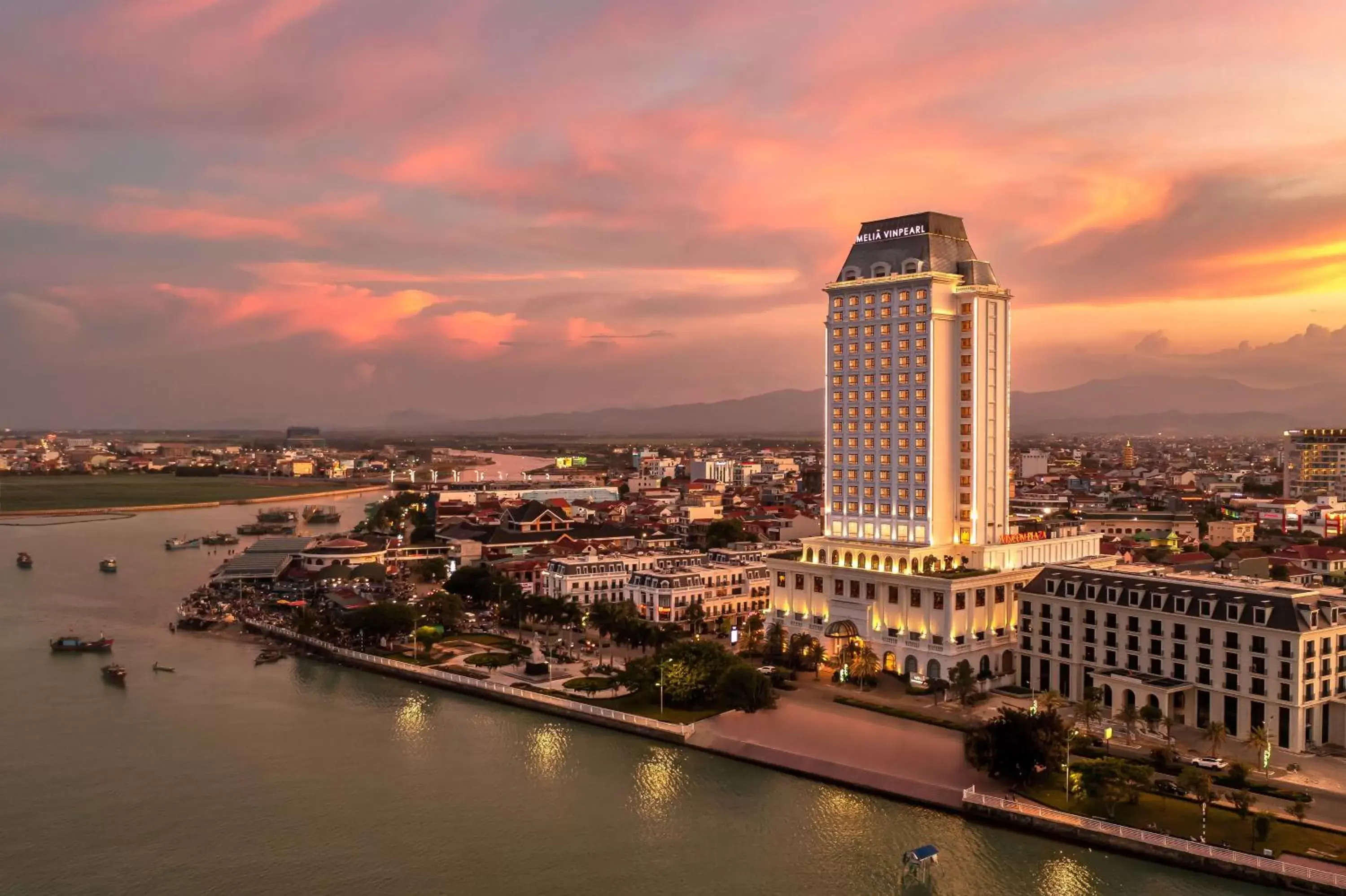 Facade/entrance in Melia Vinpearl Quang Binh