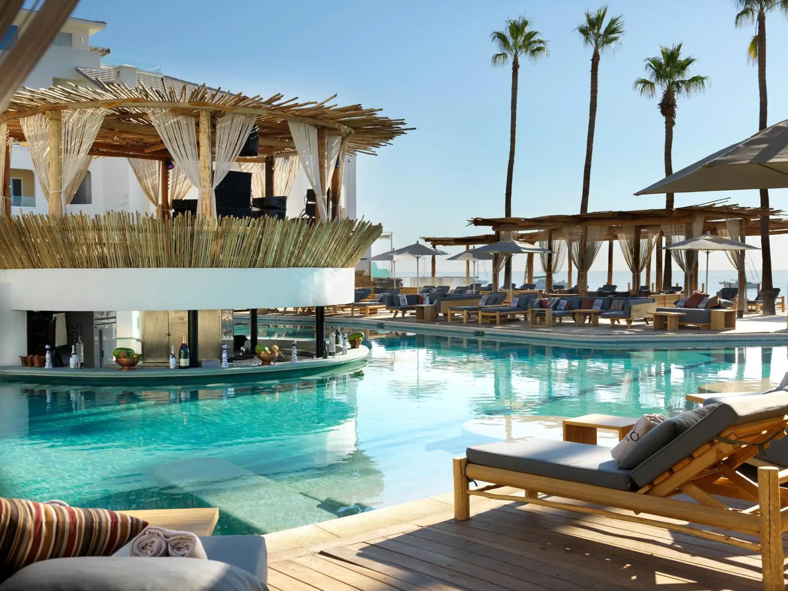 Swimming pool in ME Cabo by Meliá Swimming pool in ME Cabo by Meliá