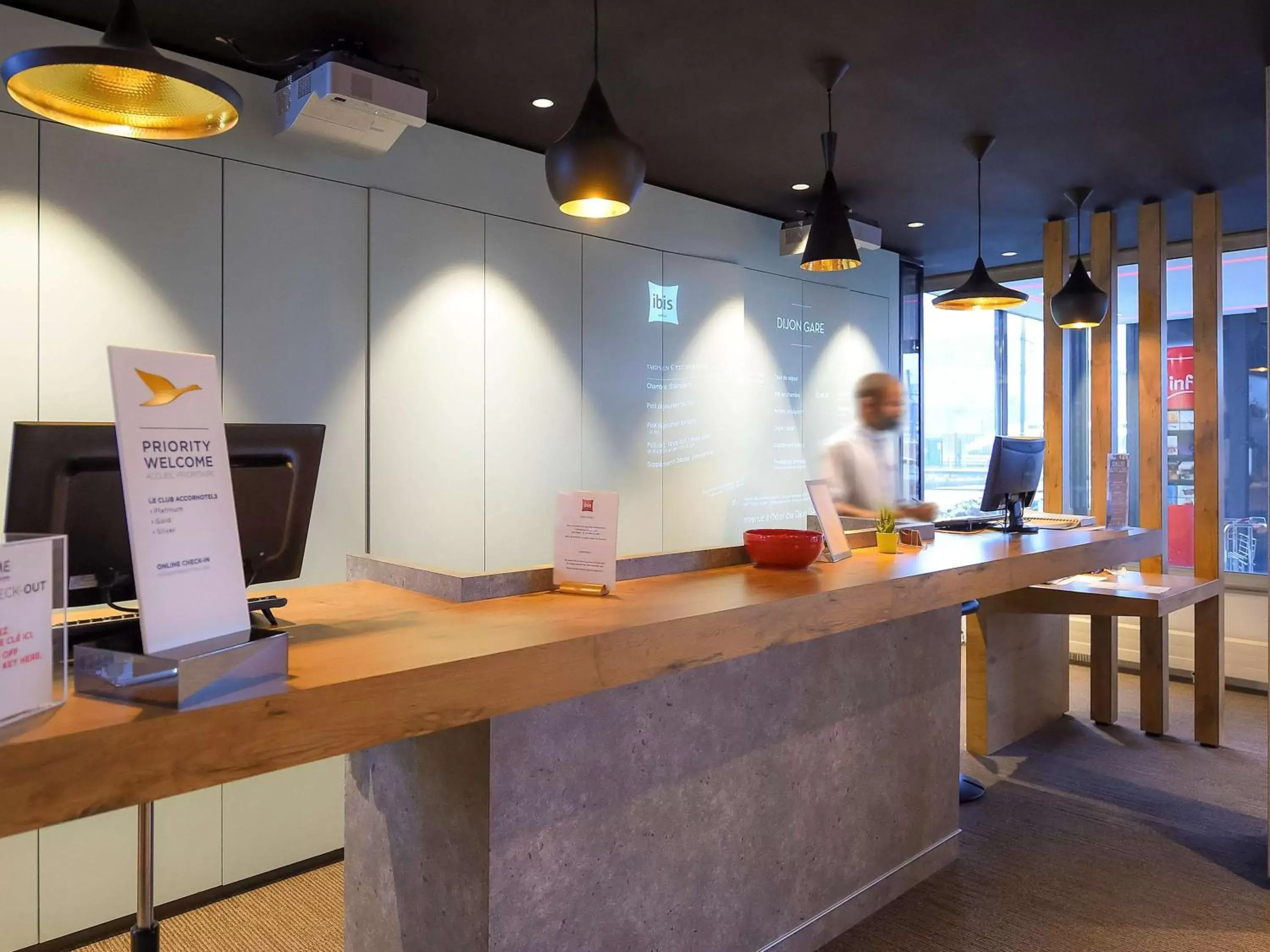 Property building, Lobby/Reception in ibis Dijon Gare