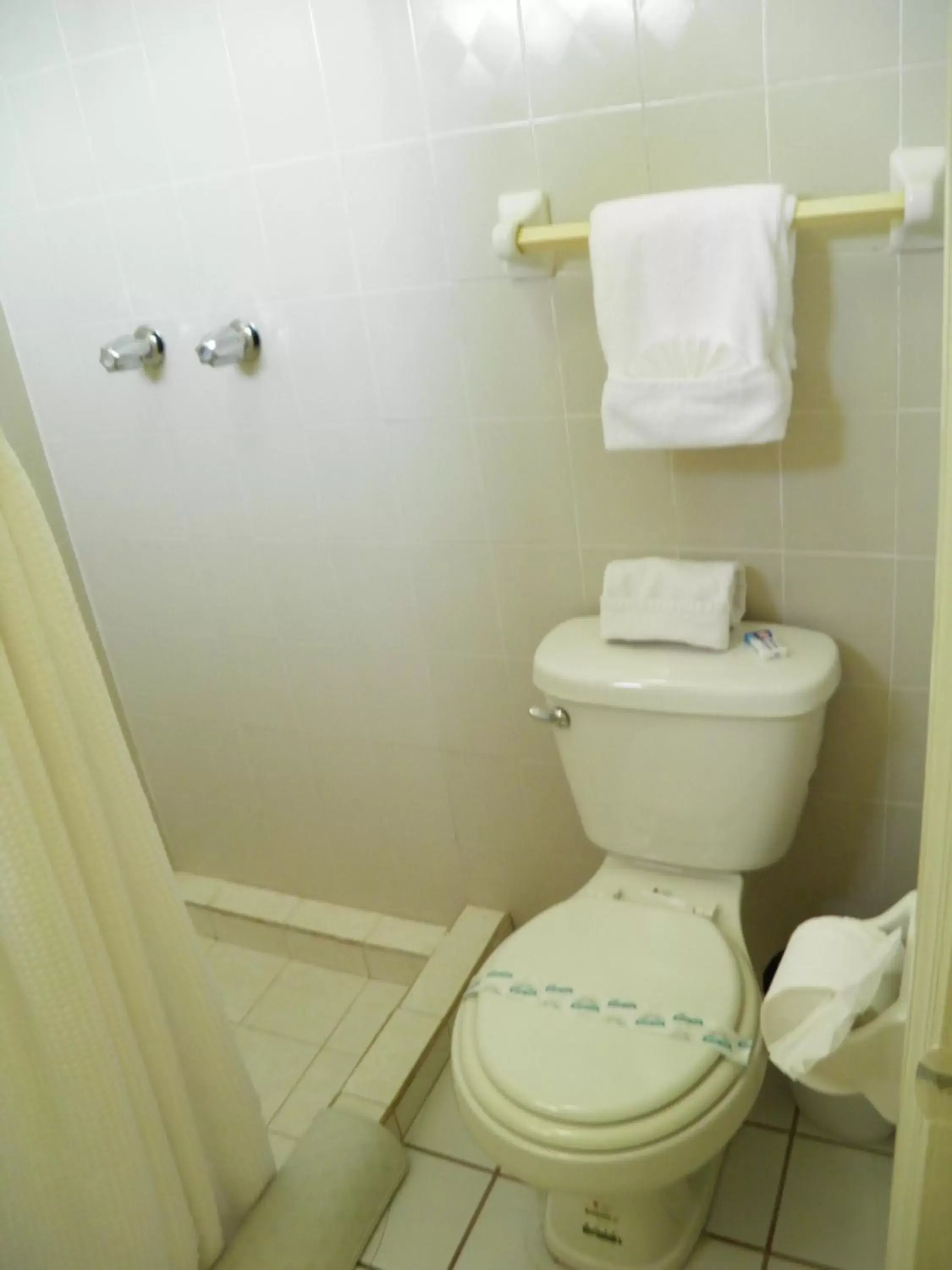 Toilet, Bathroom in #52 Bungalow Seaside Hotel & Victors RV Park