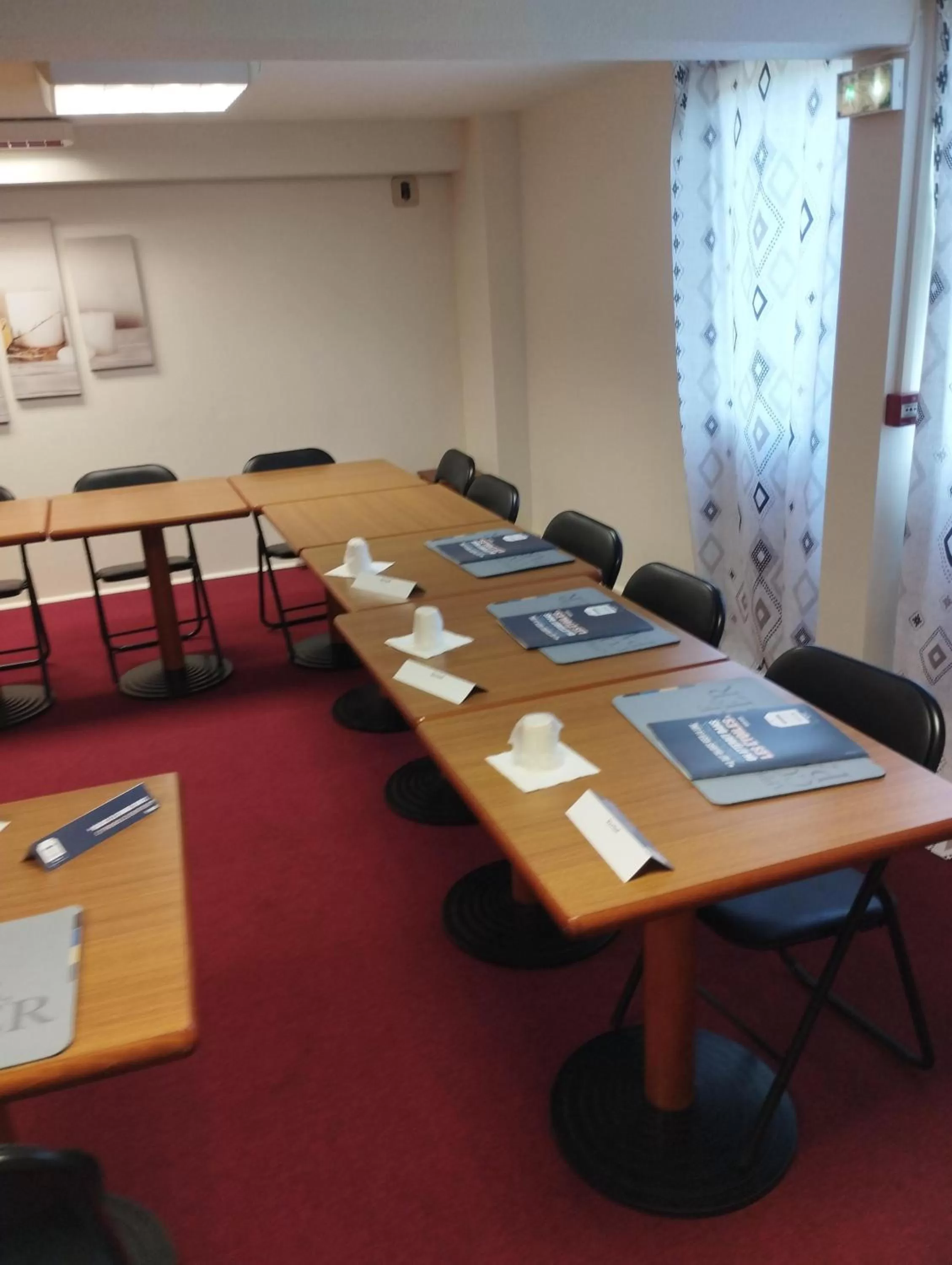Meeting/conference room in Kyriad Montargis Amilly