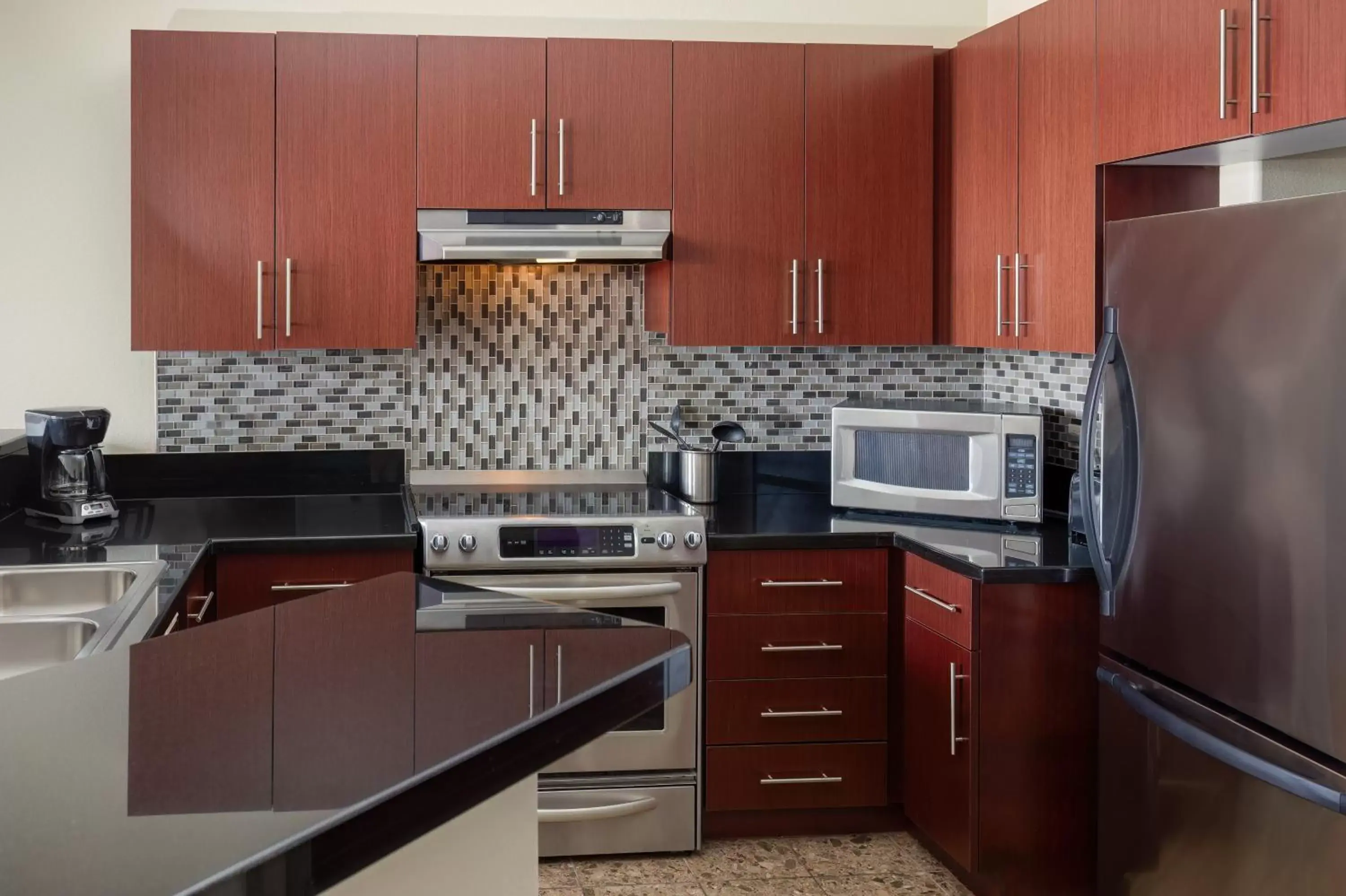 Photo of the whole room, Kitchen/Kitchenette in Staybridge Suites Las Vegas - Stadium District