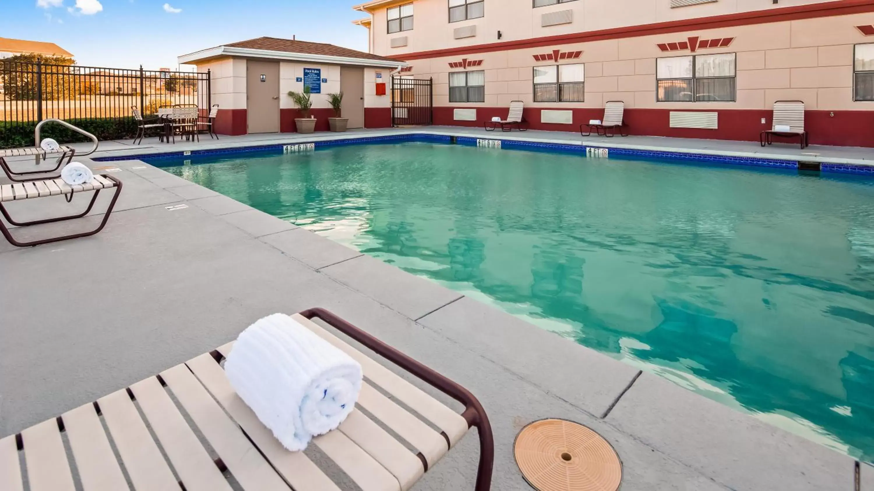 Swimming Pool in Best Western Inn and Suites Copperas Cove