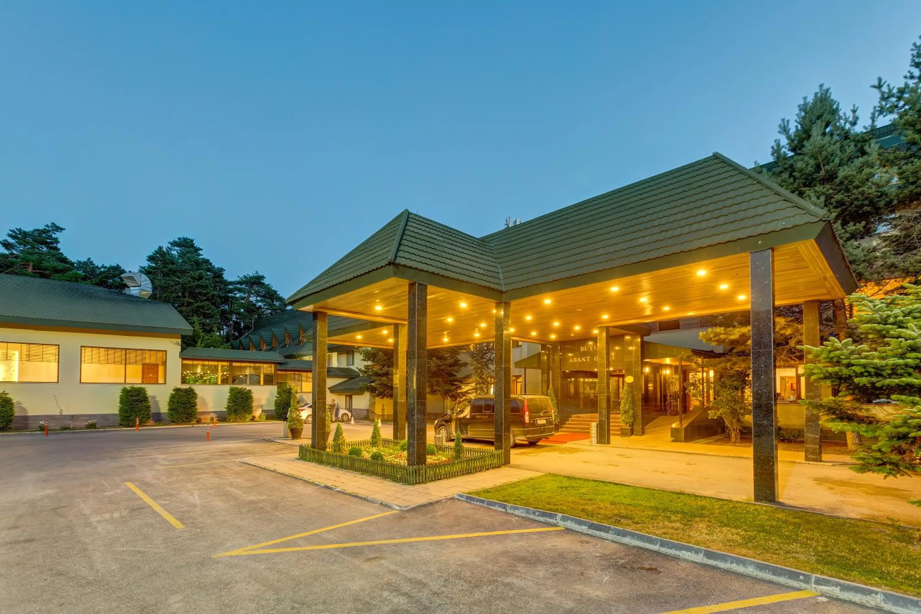 Facade/entrance in Buyuk Abant Hotel