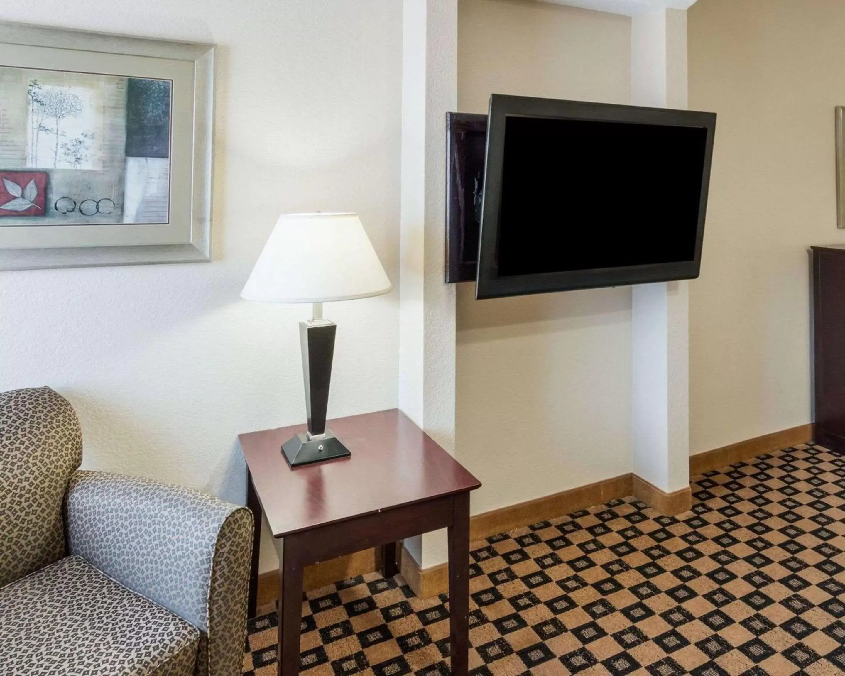 TV and multimedia, TV/Entertainment Center in Quality Inn and Suites Groesbeck