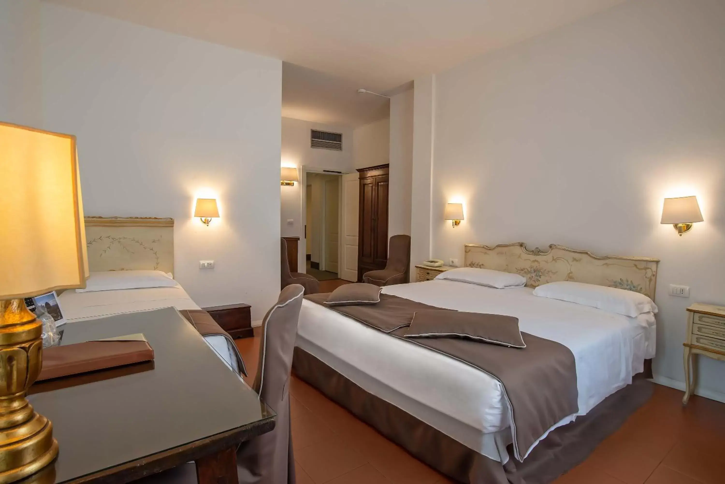Photo of the whole room, Bed in Hotel Machiavelli Palace