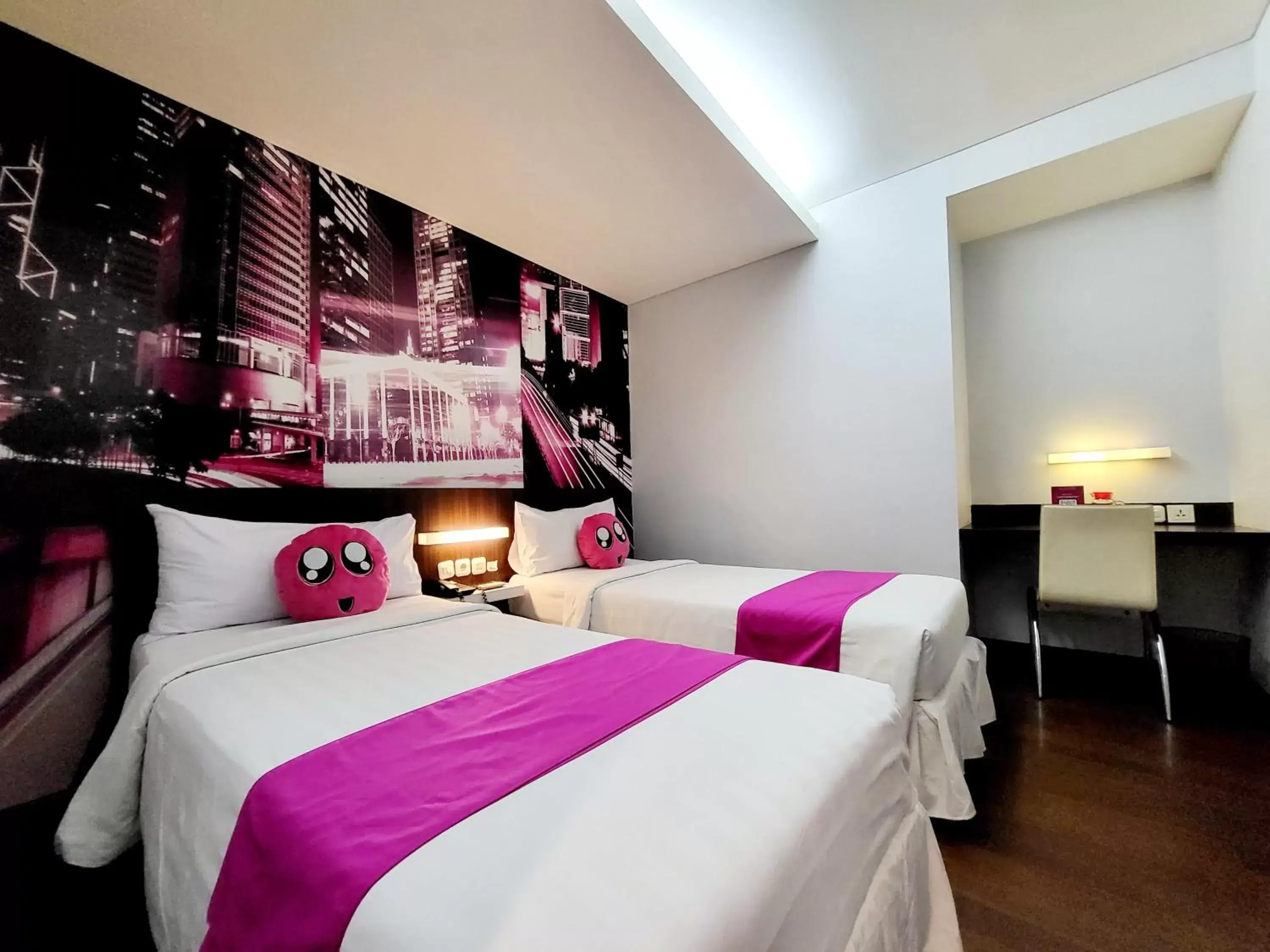 View (from property/room), Bed in favehotel MEX Tunjungan Surabaya