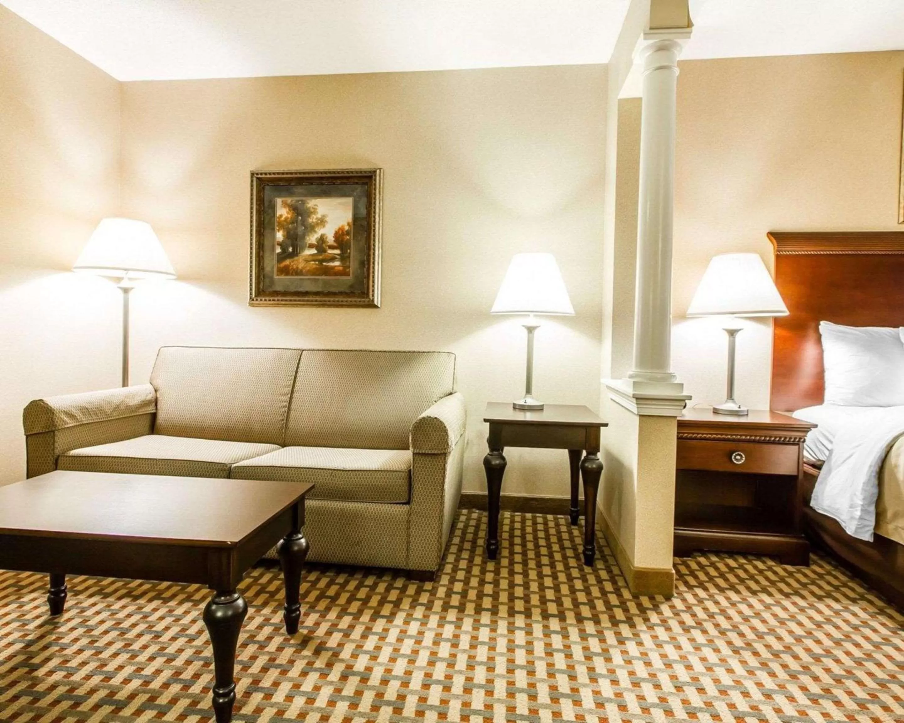 Photo of the whole room, Bed in Comfort Inn & Suites Scarborough-Portland