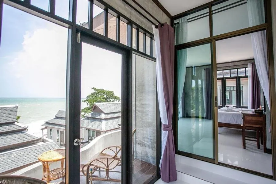 Bed in Lanta Corner Resort