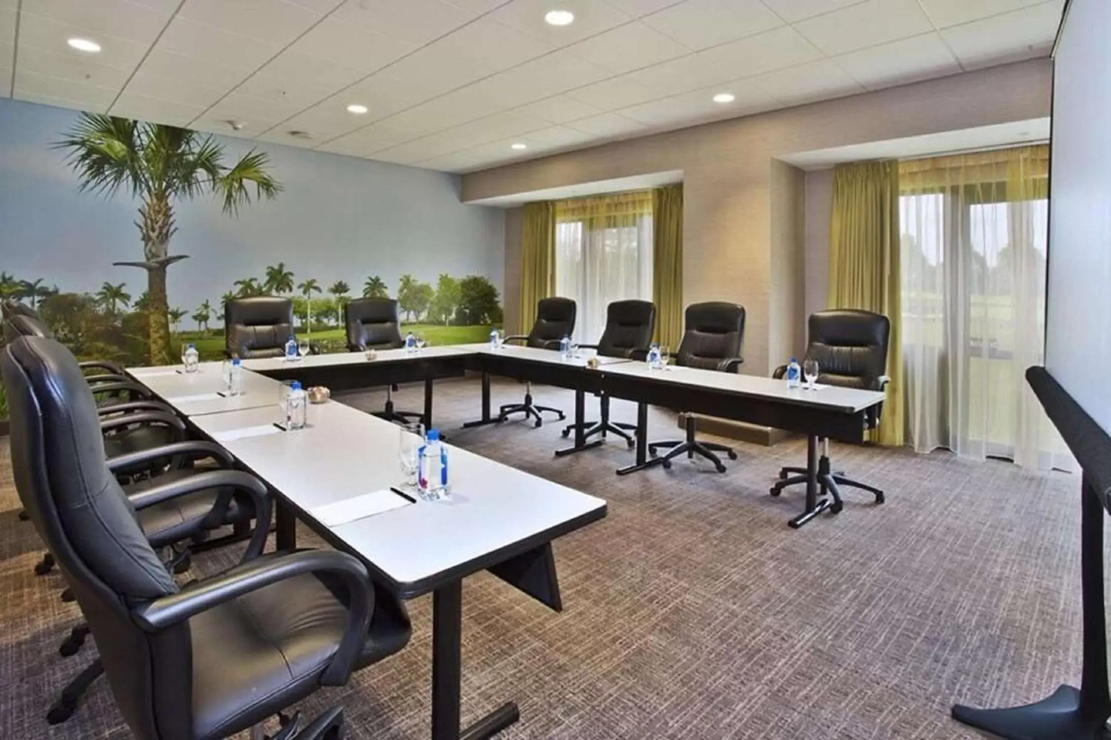 Meeting/conference room in Hilton Chicago Oak Brook Hills Resort & Conference Center