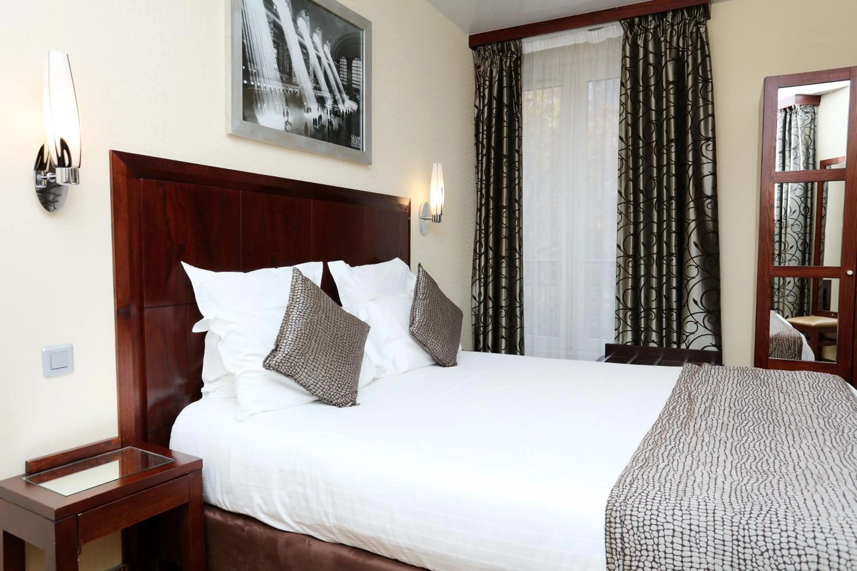 Bed in Grand Hotel Francais