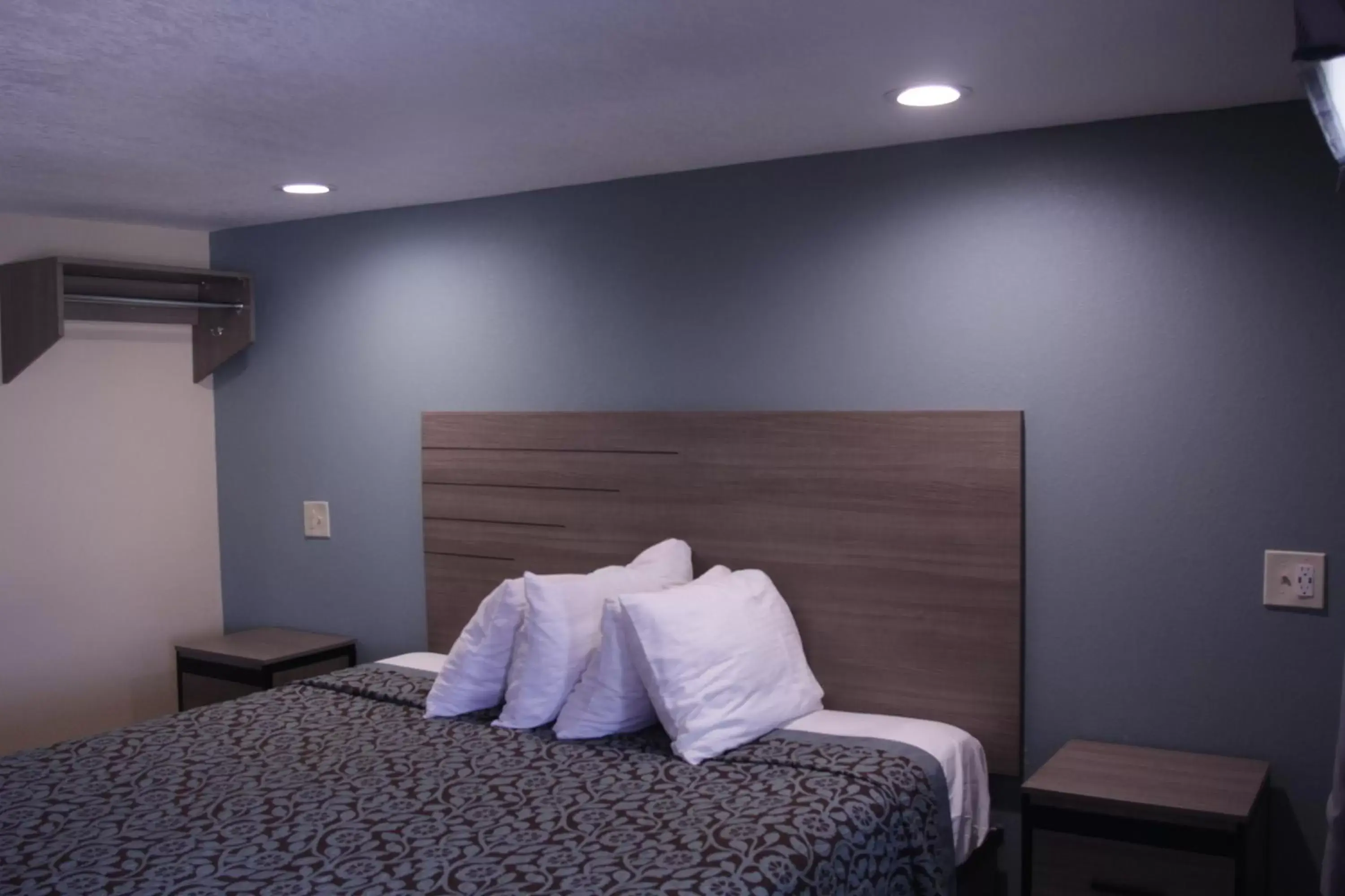 Bed in Americas Best Value Inn Port Aransas