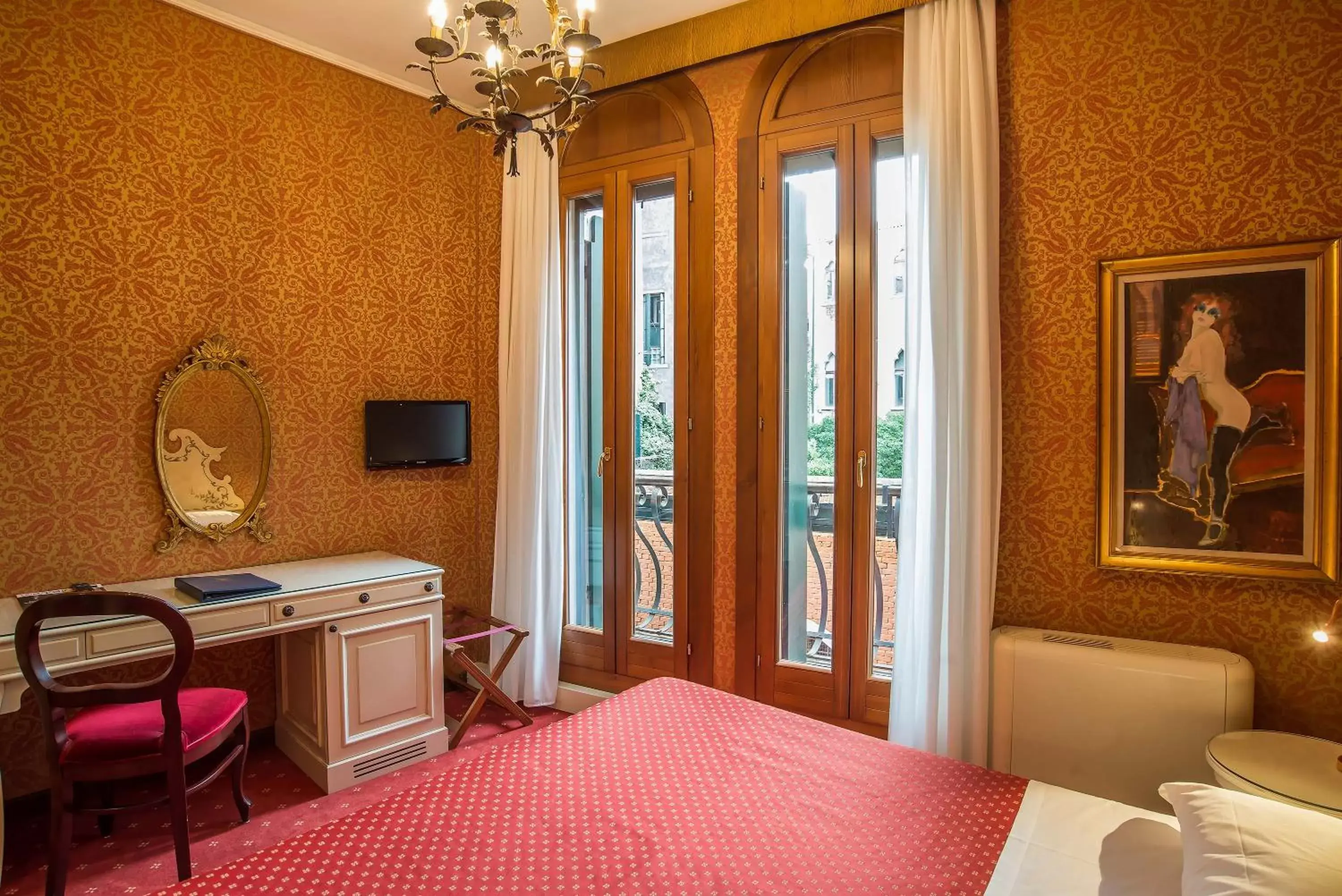 Bedroom, Bed in Hotel La Fenice et Des Artistes