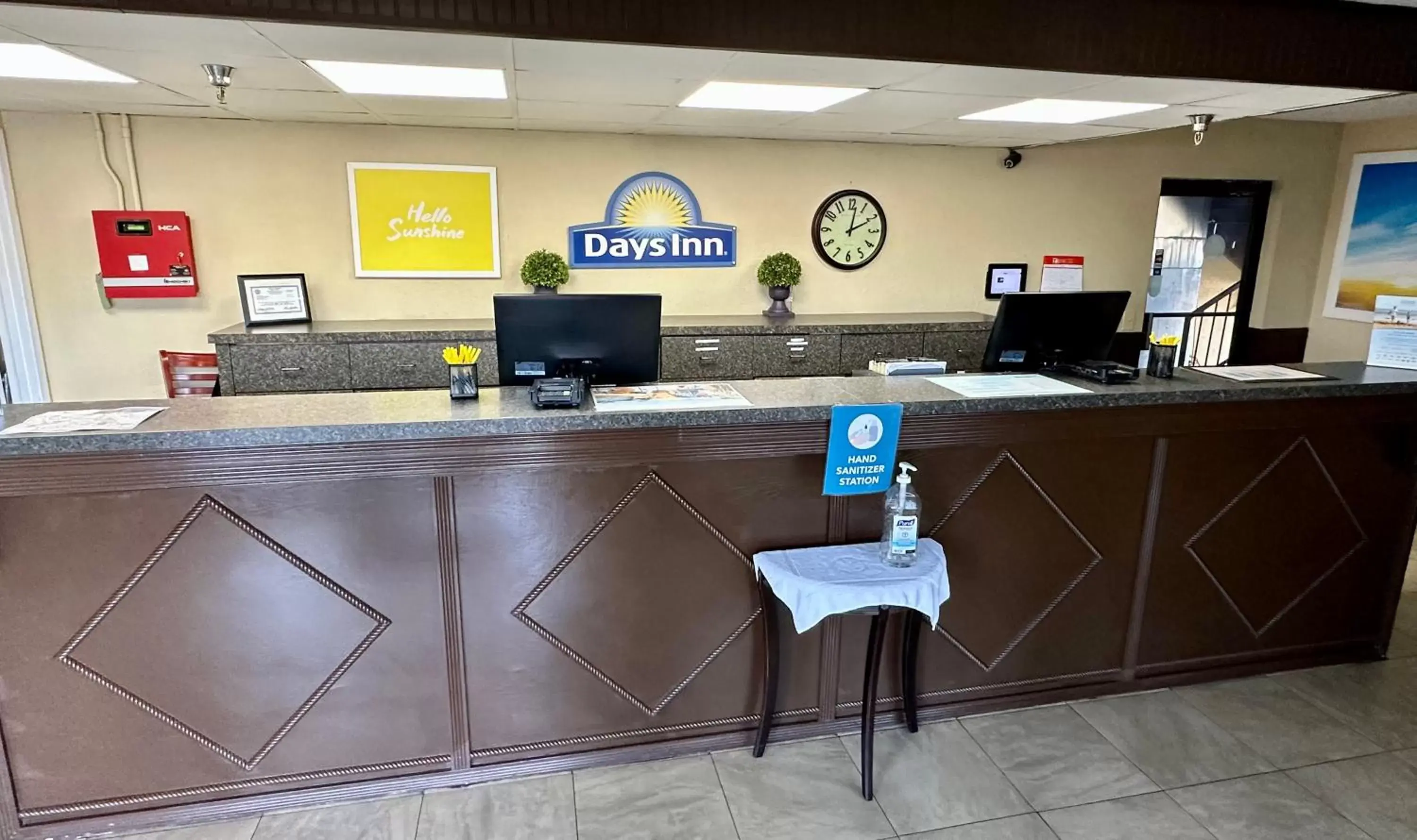 Property logo or sign, Lobby/Reception in Days Inn & Suites by Wyndham Pigeon Forge