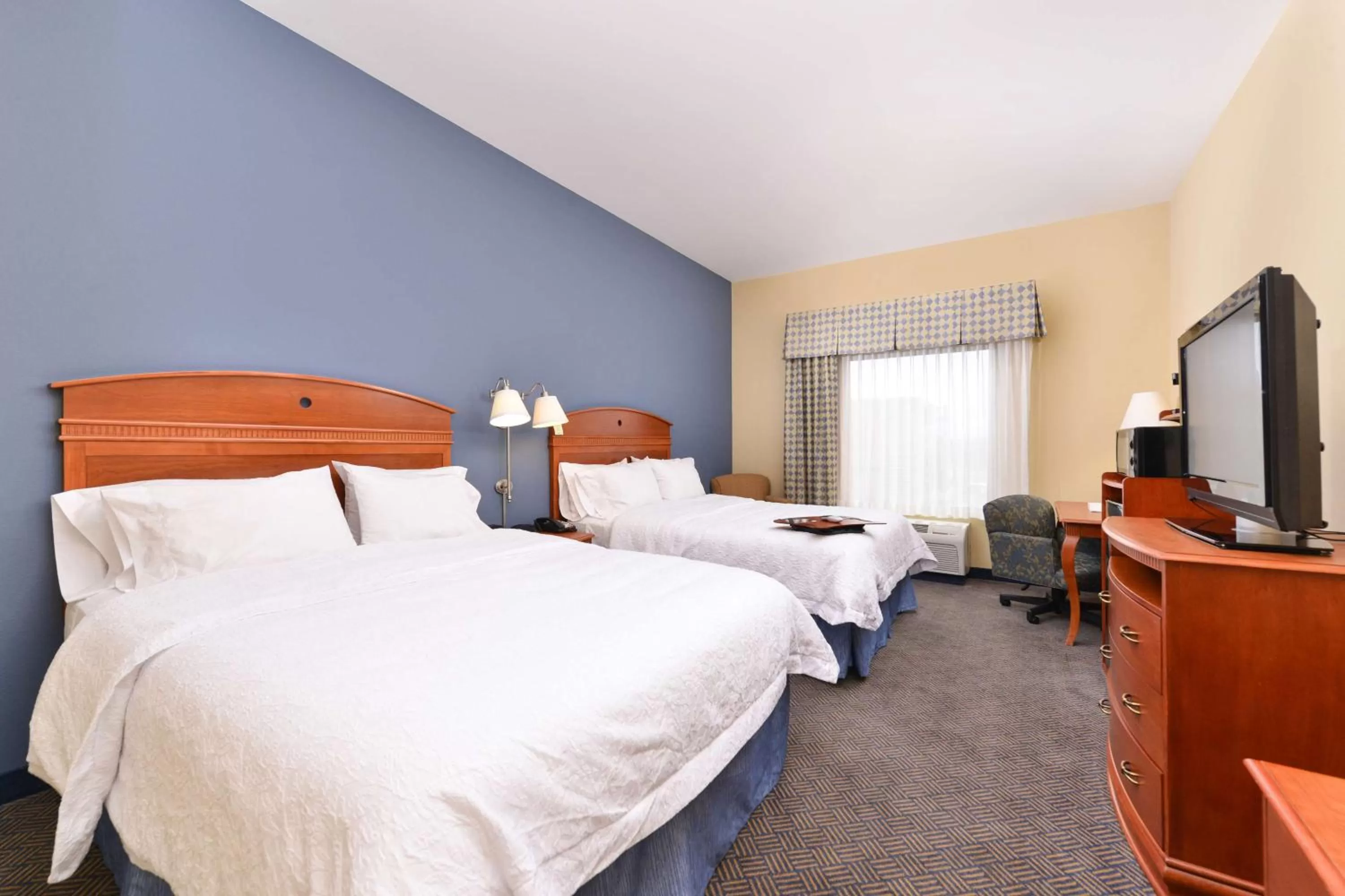 Bed in Hampton Inn Evanston