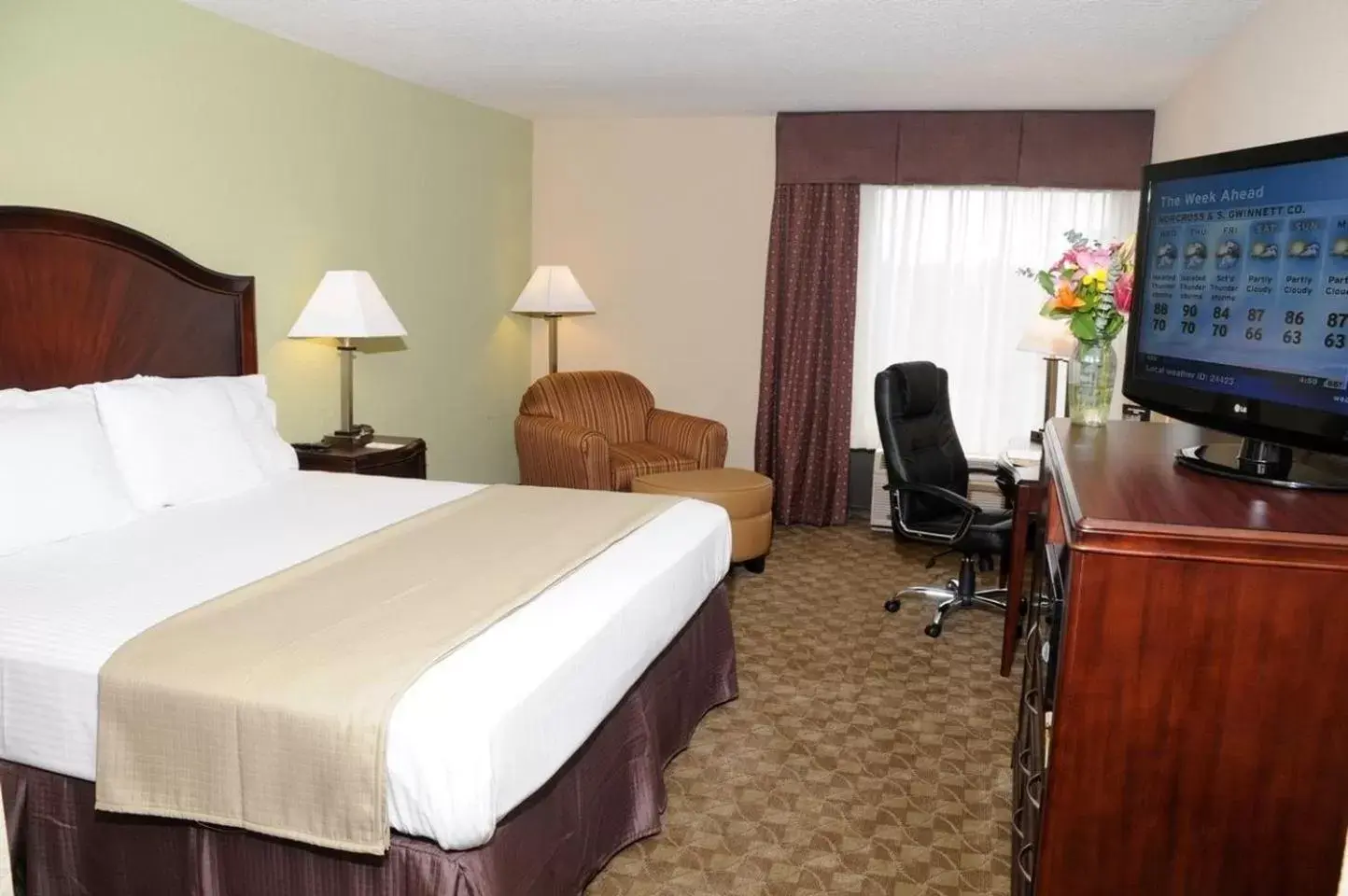 Photo of the whole room in Holiday Inn Express Peachtree Corners-Norcross, an IHG Hotel