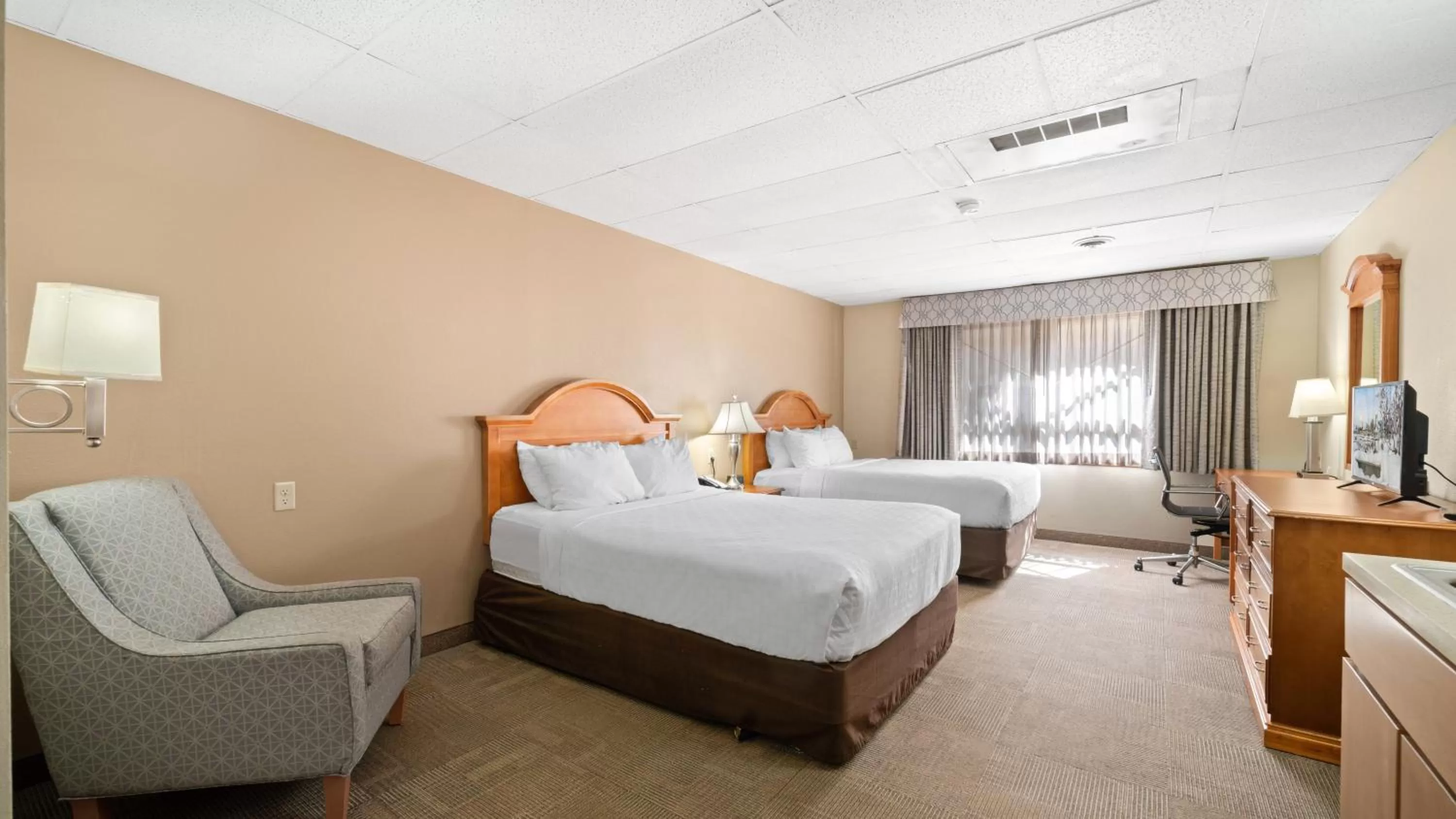 Photo of the whole room, Bed in Clarion Hotel & Suites Fairbanks near Ft Wainwright