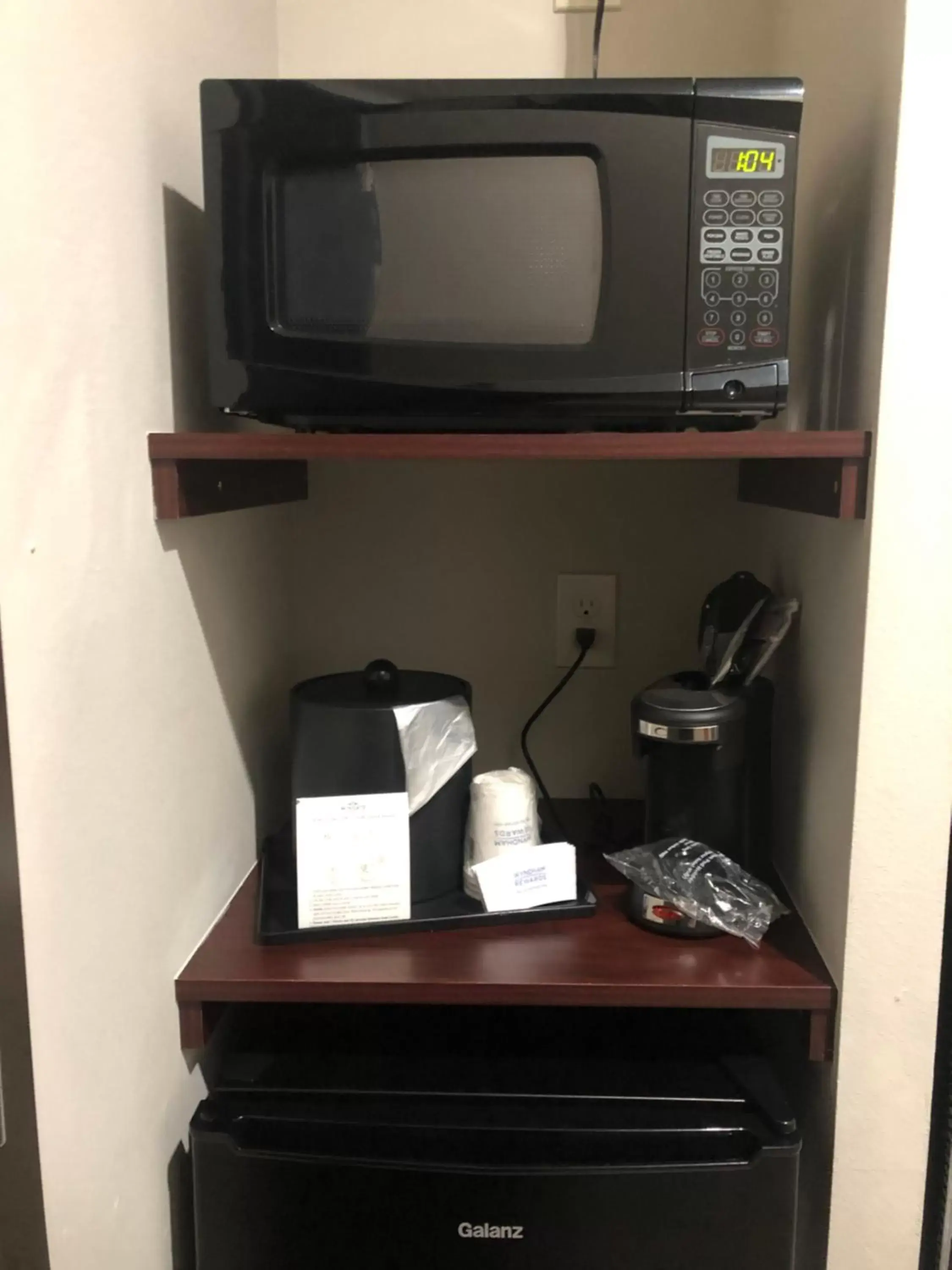 Kitchen or kitchenette, TV/Entertainment Center in Wingate by Wyndham Corpus Christi