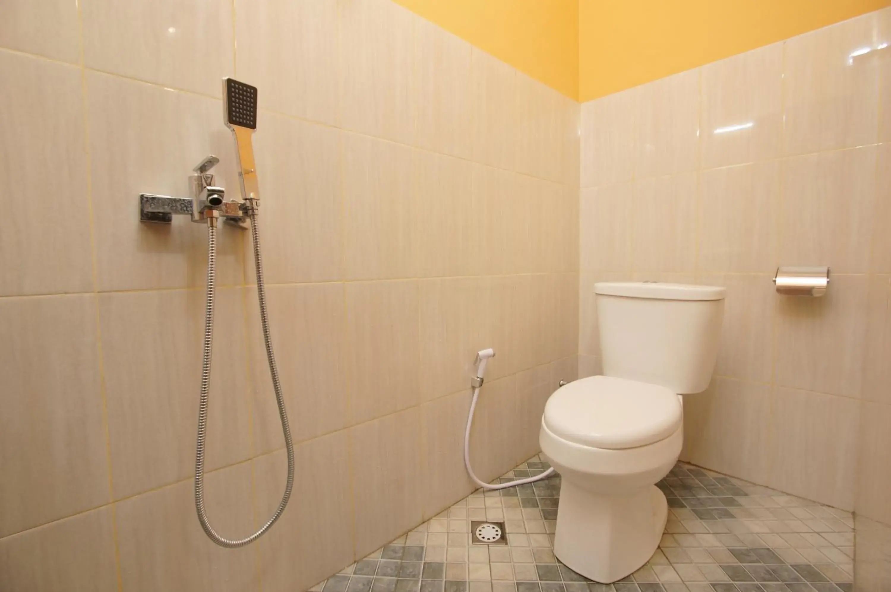 Bathroom in OYO 347 Bayang Brothers Residence