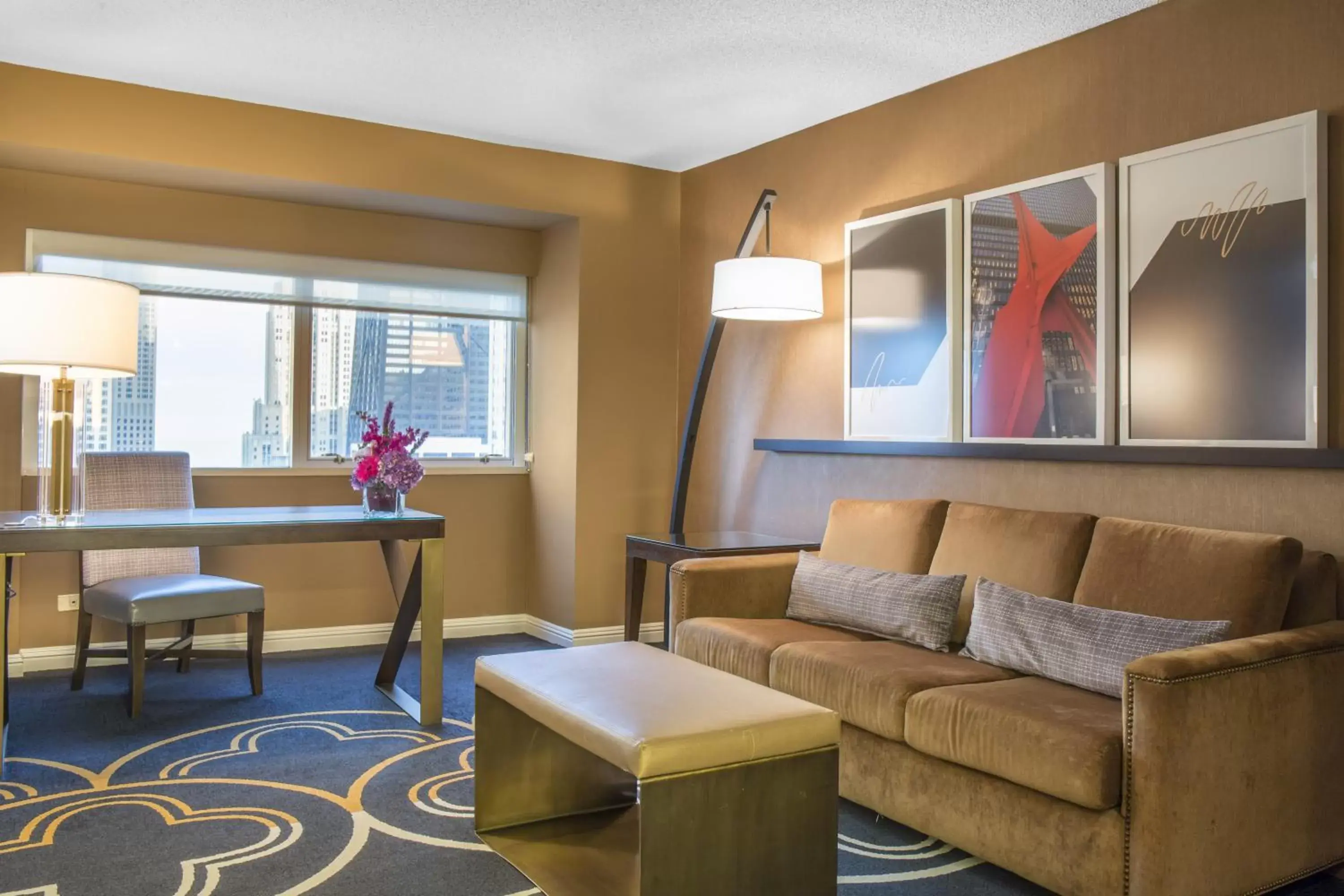 Photo of the whole room, Seating Area in Omni Chicago All Suites Hotel-Magnificent Mile