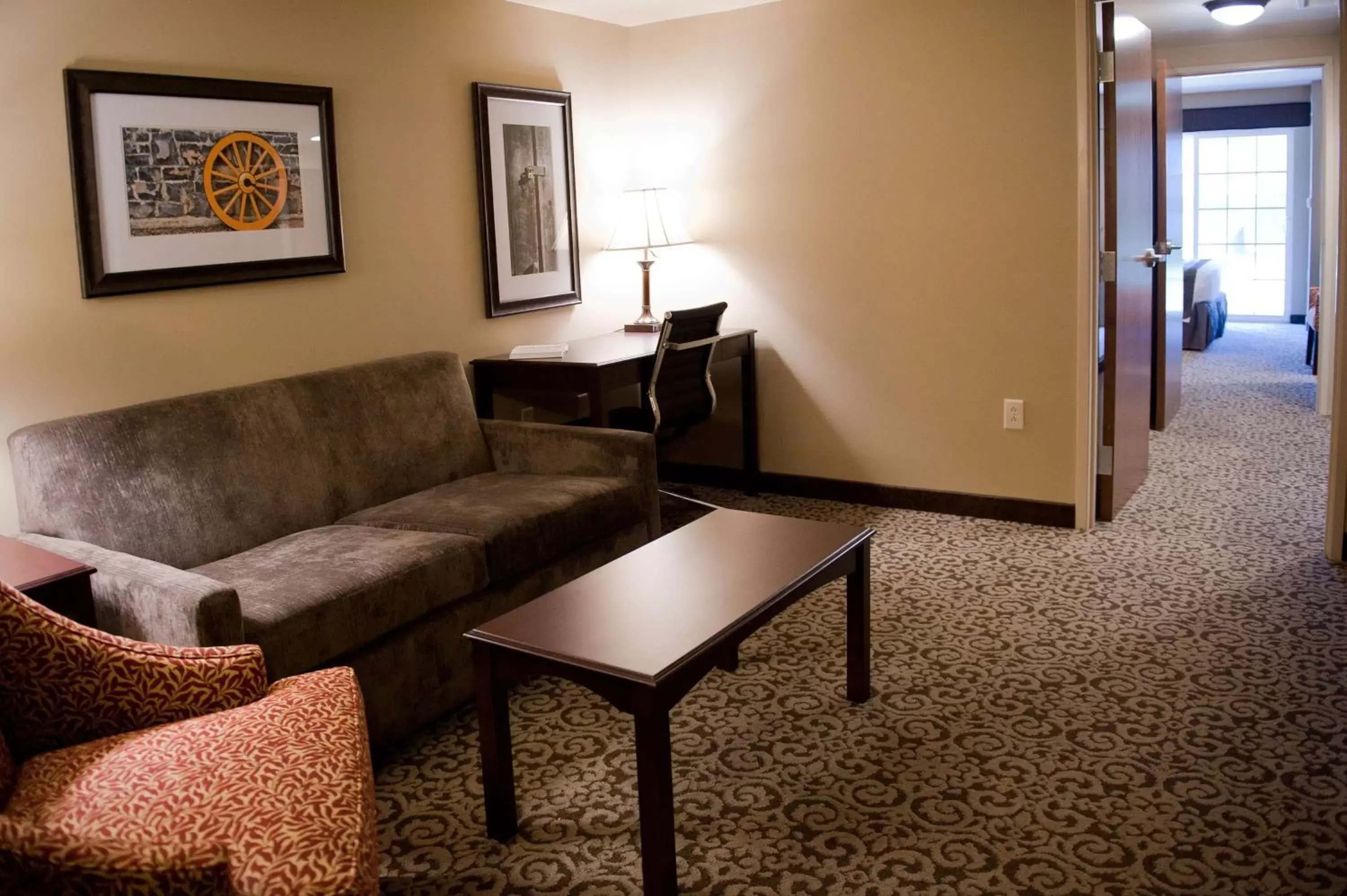 Photo of the whole room, Seating Area in Best Western Plus Intercourse Village Inn