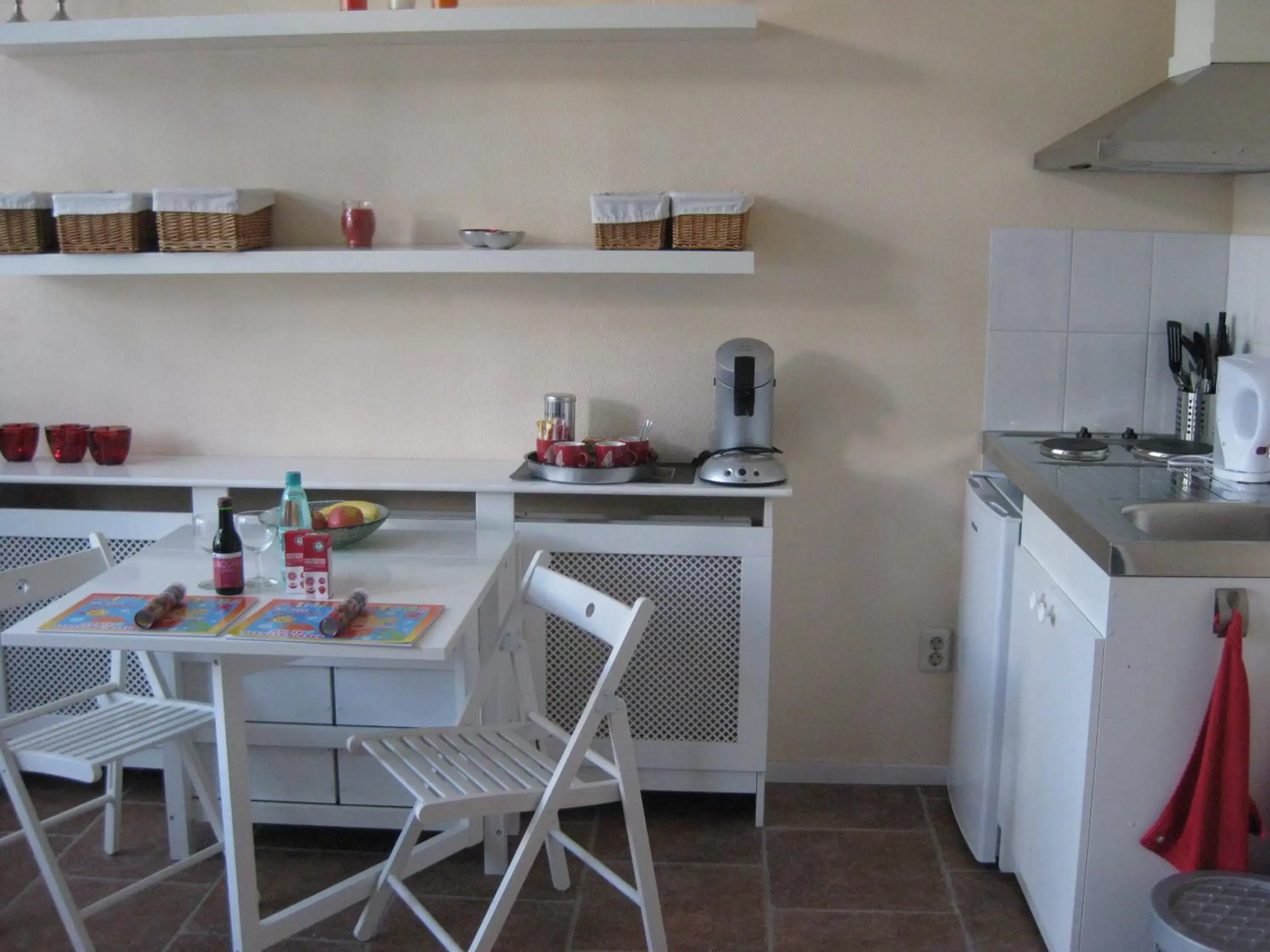 Dining area, Kitchen/Kitchenette in Quarenta Studio
