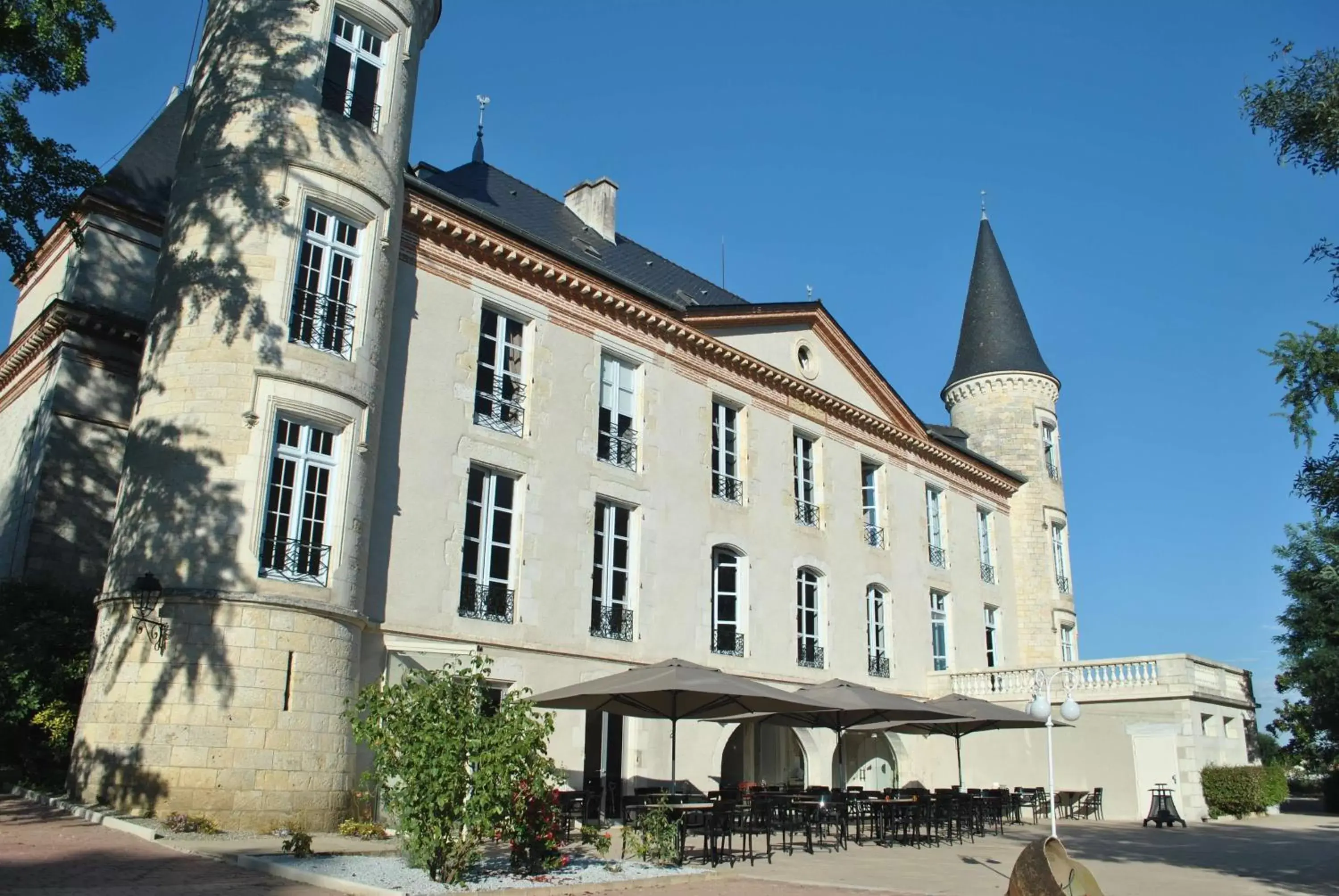 Facade/entrance, Property Building in Logis Château Saint Marcel