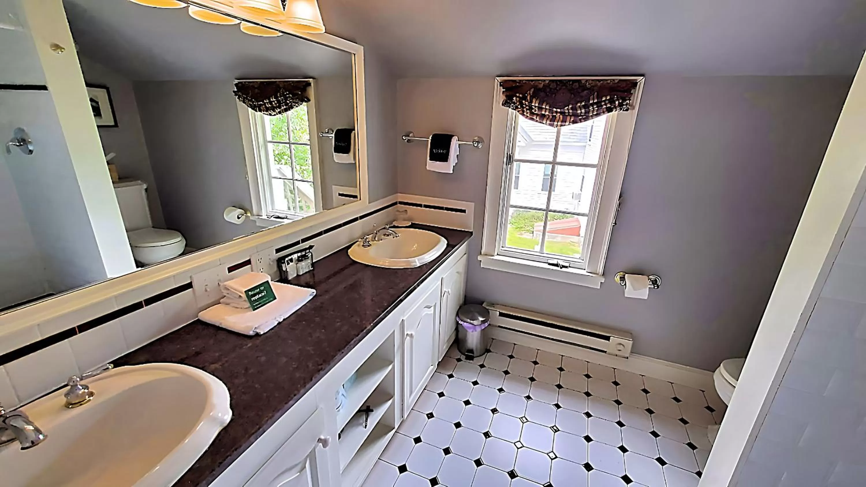 Bathroom in Four Columns Inn