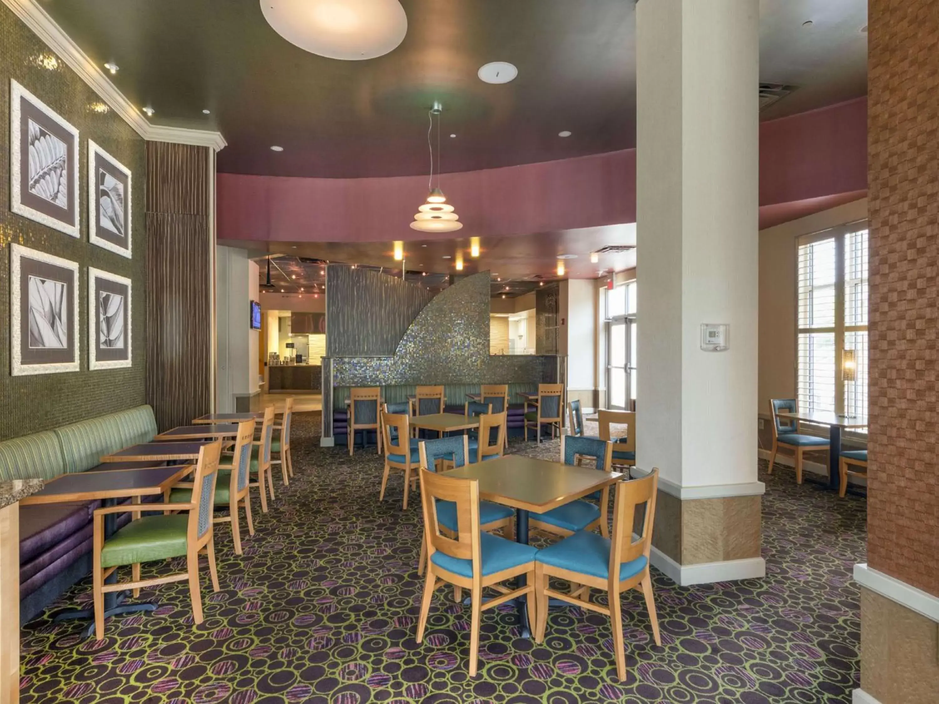 Restaurant/Places to Eat in Embassy Suites by Hilton Raleigh Durham Airport Brier Creek