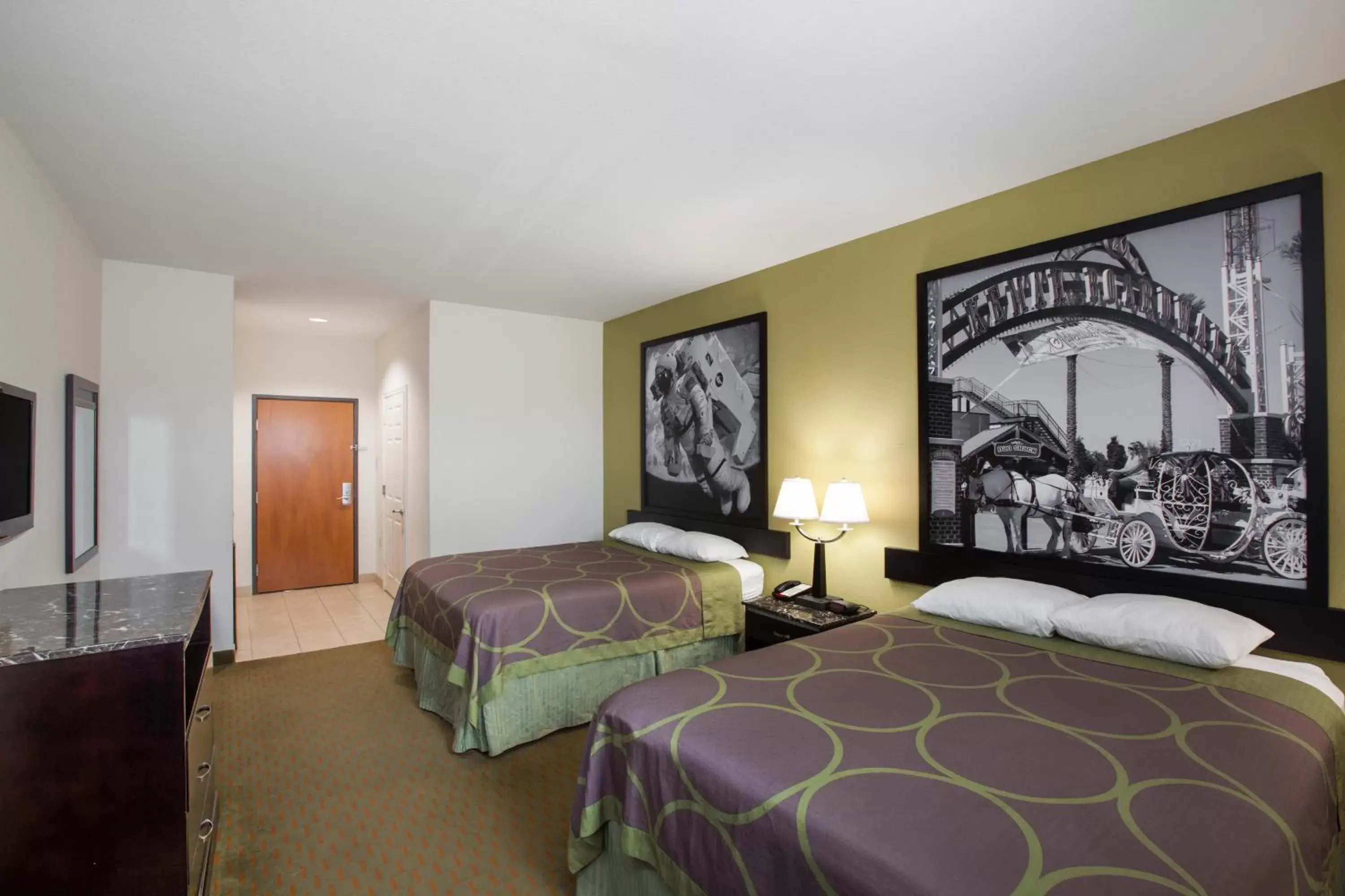 Photo of the whole room, Bed in Scottish Inns and Suites - La Porte
