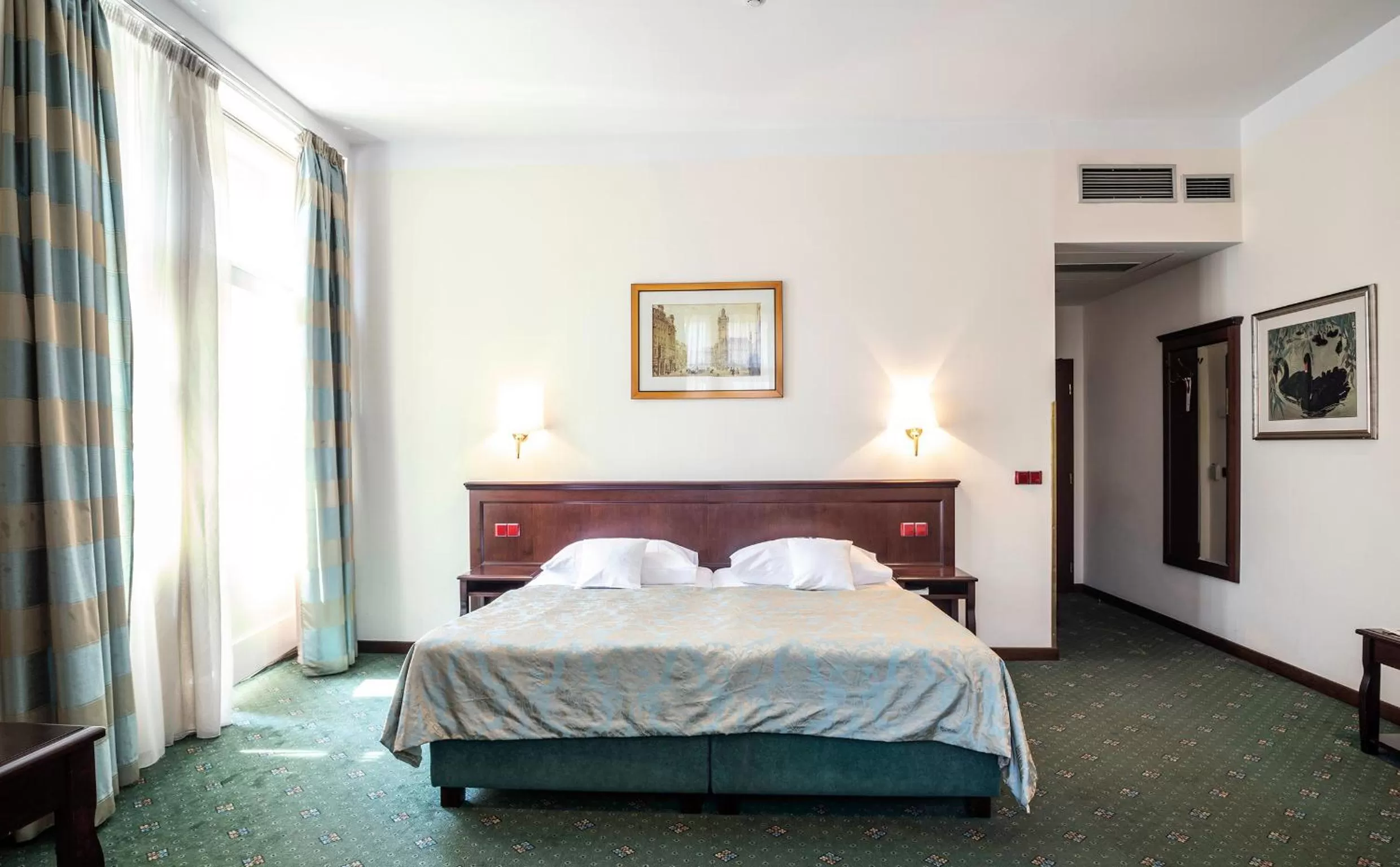 Bed in EA Hotel Downtown