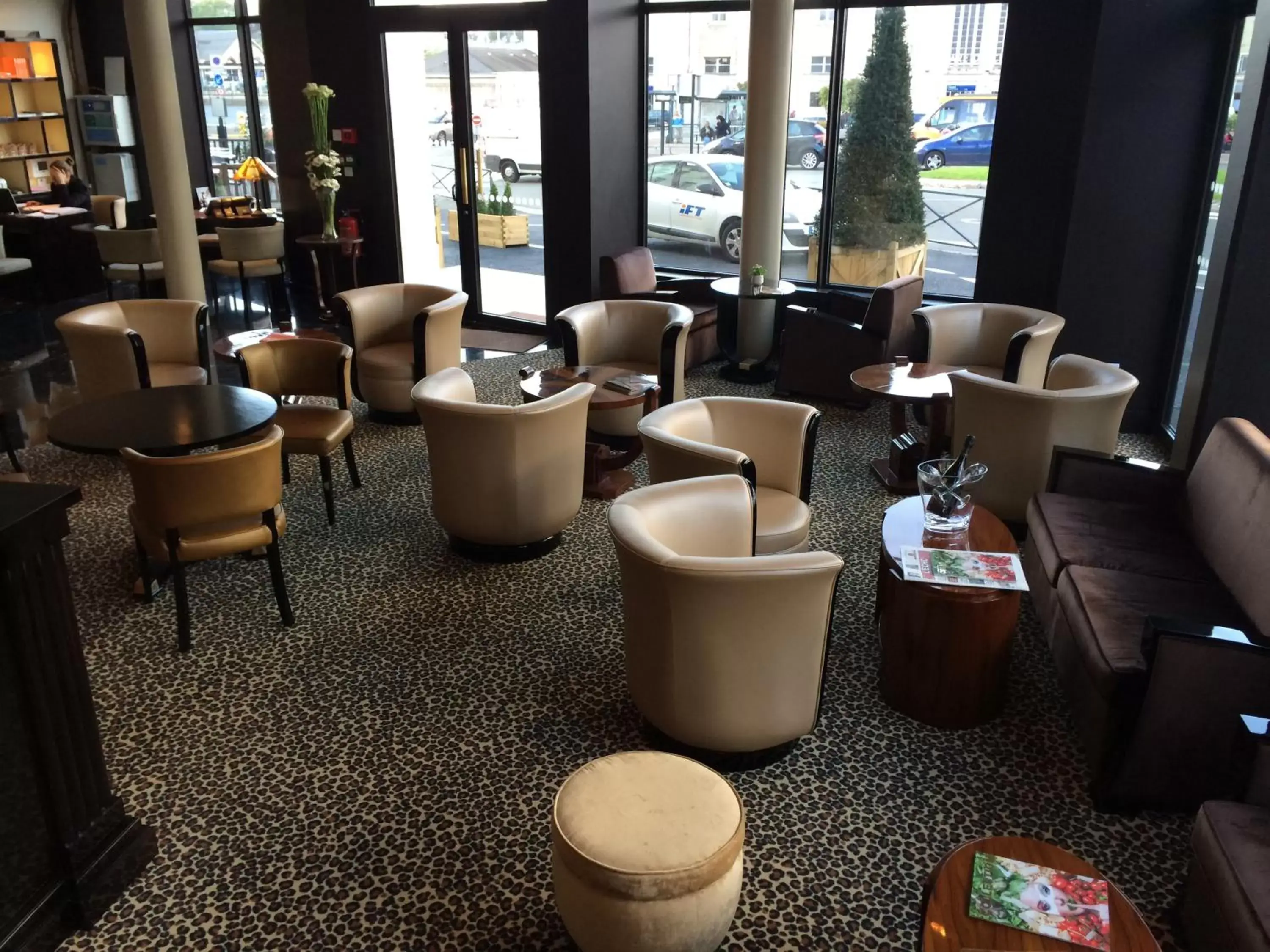 Lobby or reception, Lounge/Bar in Jehan De Beauce - Les Collectionneurs