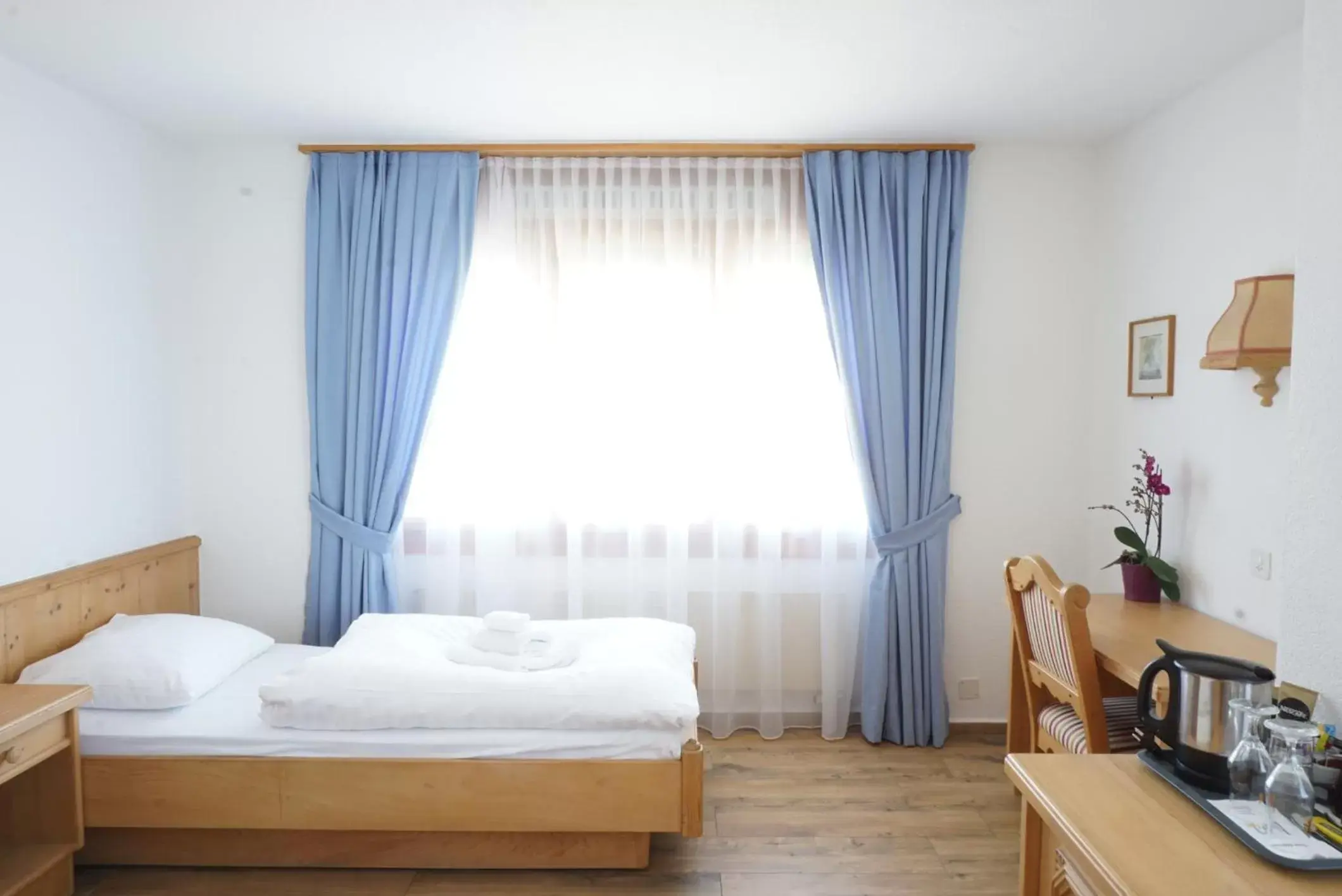 Property building, Bed in Hotel Sternen