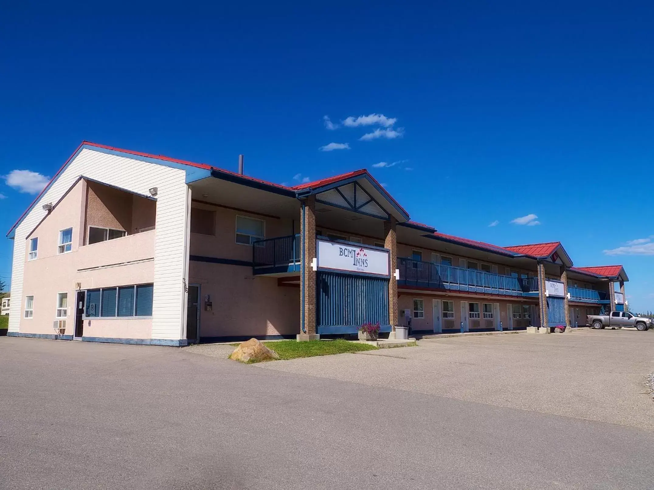 Facade/entrance, Property Building in BCMInns - Hinton