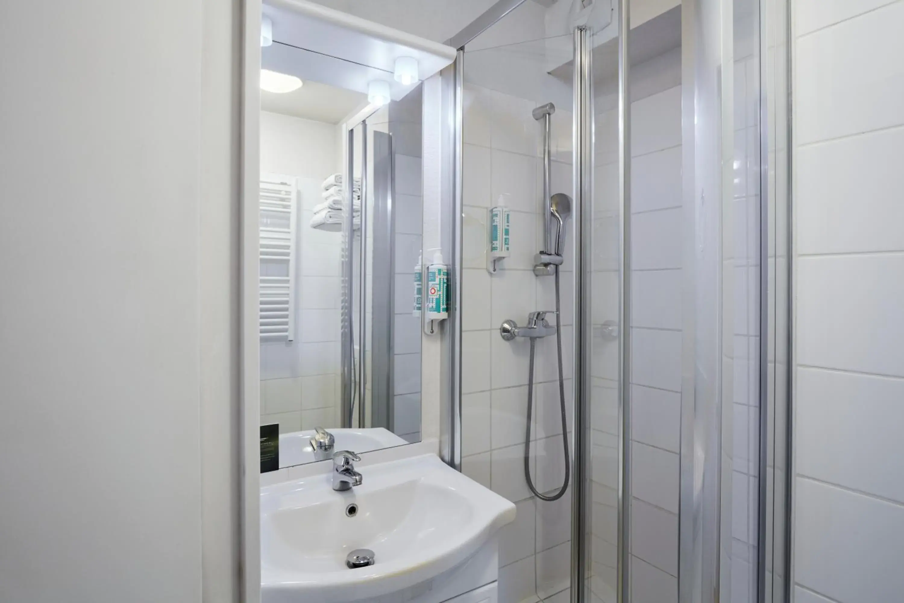 Bathroom in Aparthotel Adagio Access Paris Saint-Denis Pleyel