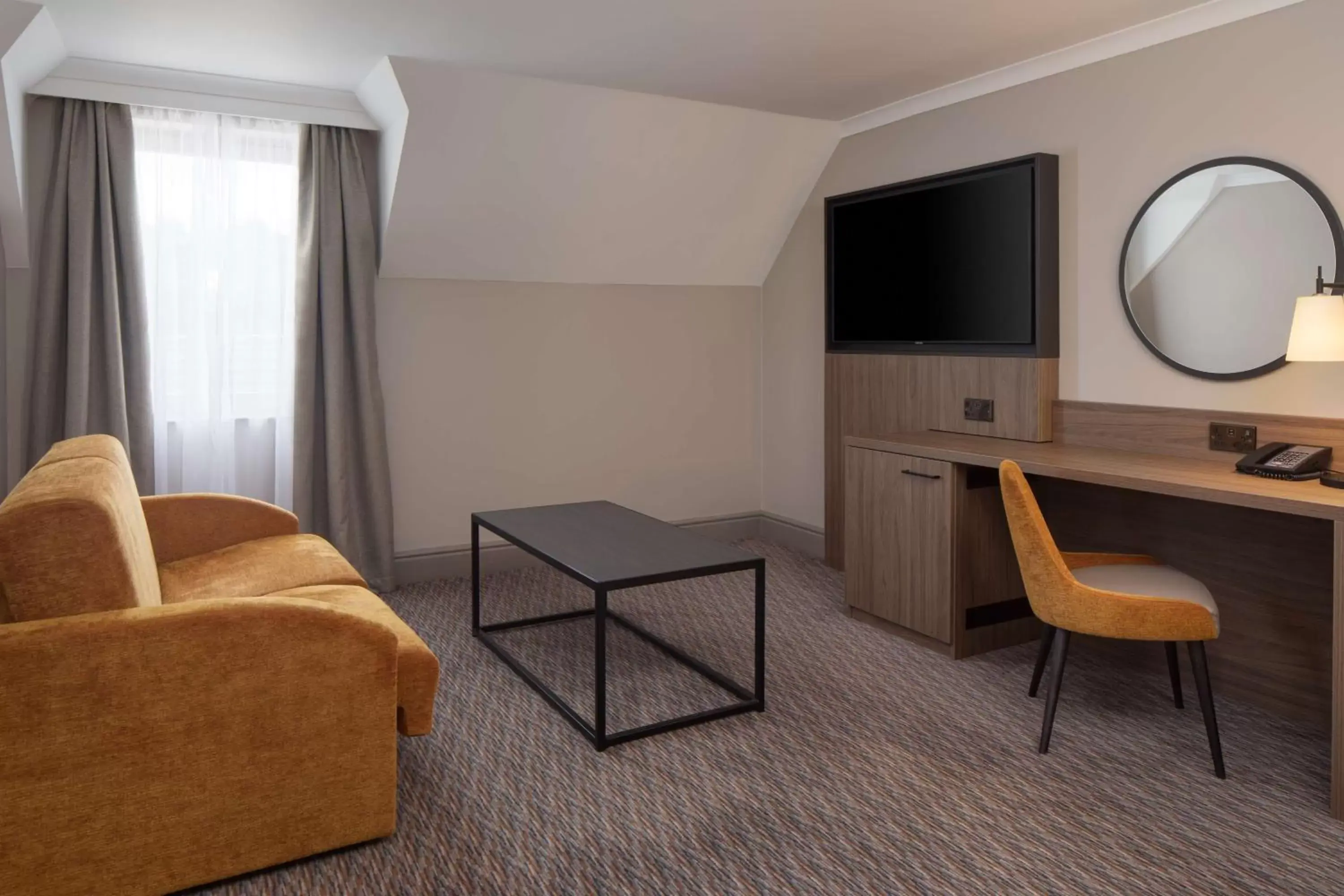 Bedroom, TV/Entertainment Center in DoubleTree by Hilton Southampton