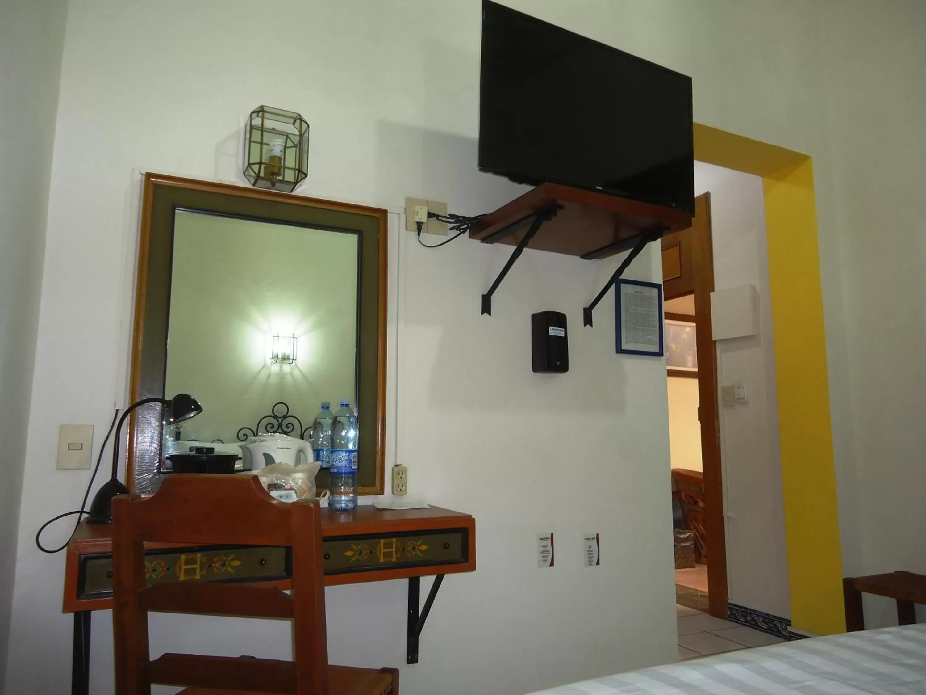 Seating area, TV/Entertainment Center in Hotel Concierge Plaza Colima