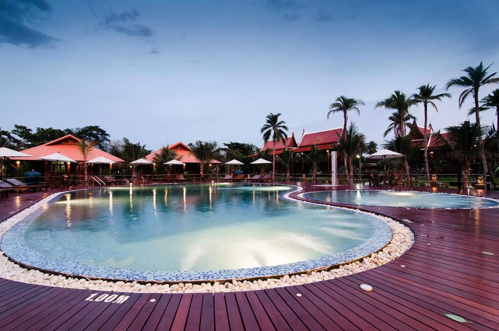 Swimming Pool in Maikaew Damnoen Resort