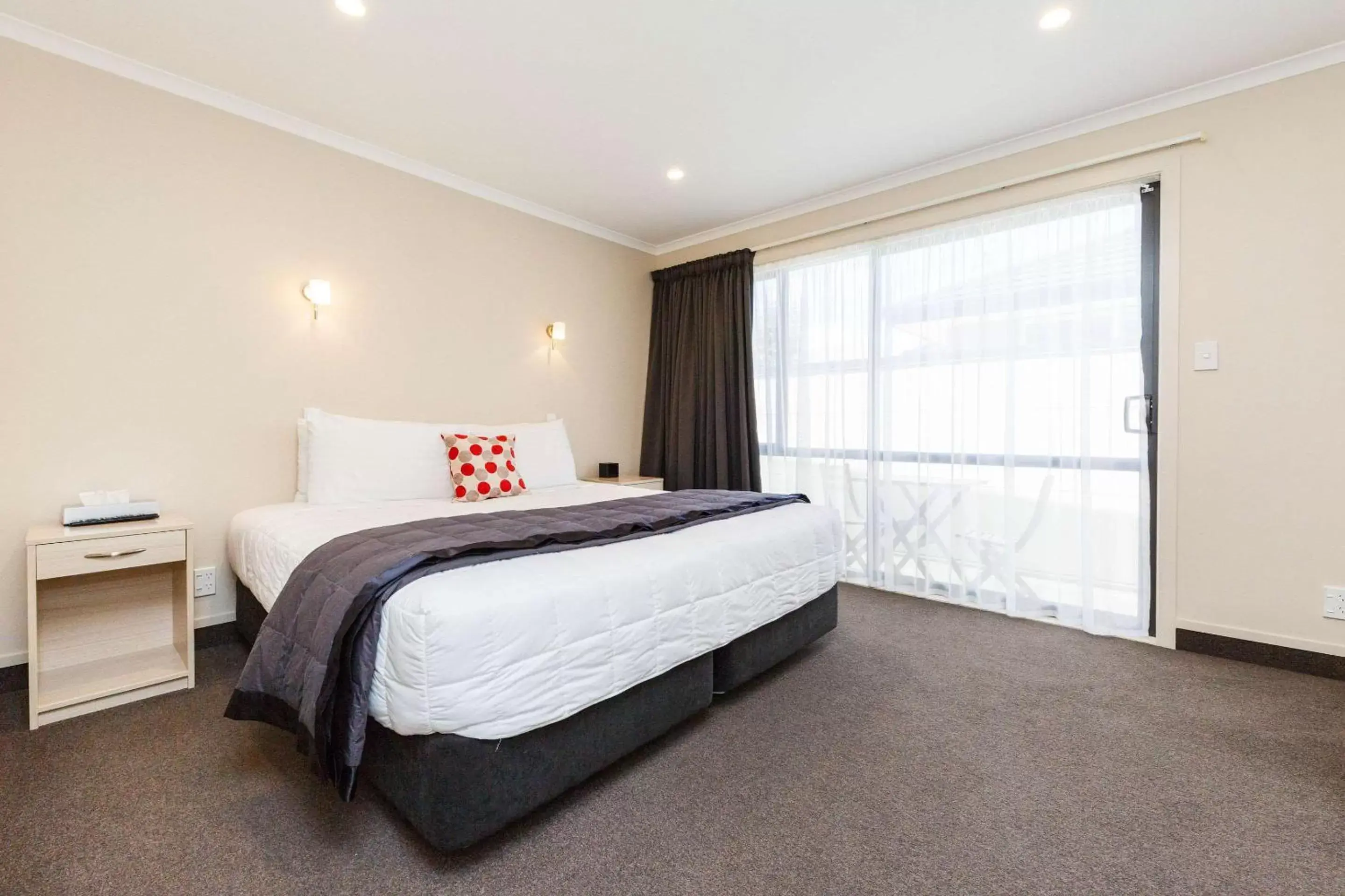 Photo of the whole room, Bed in Comfort Inn Kauri Court